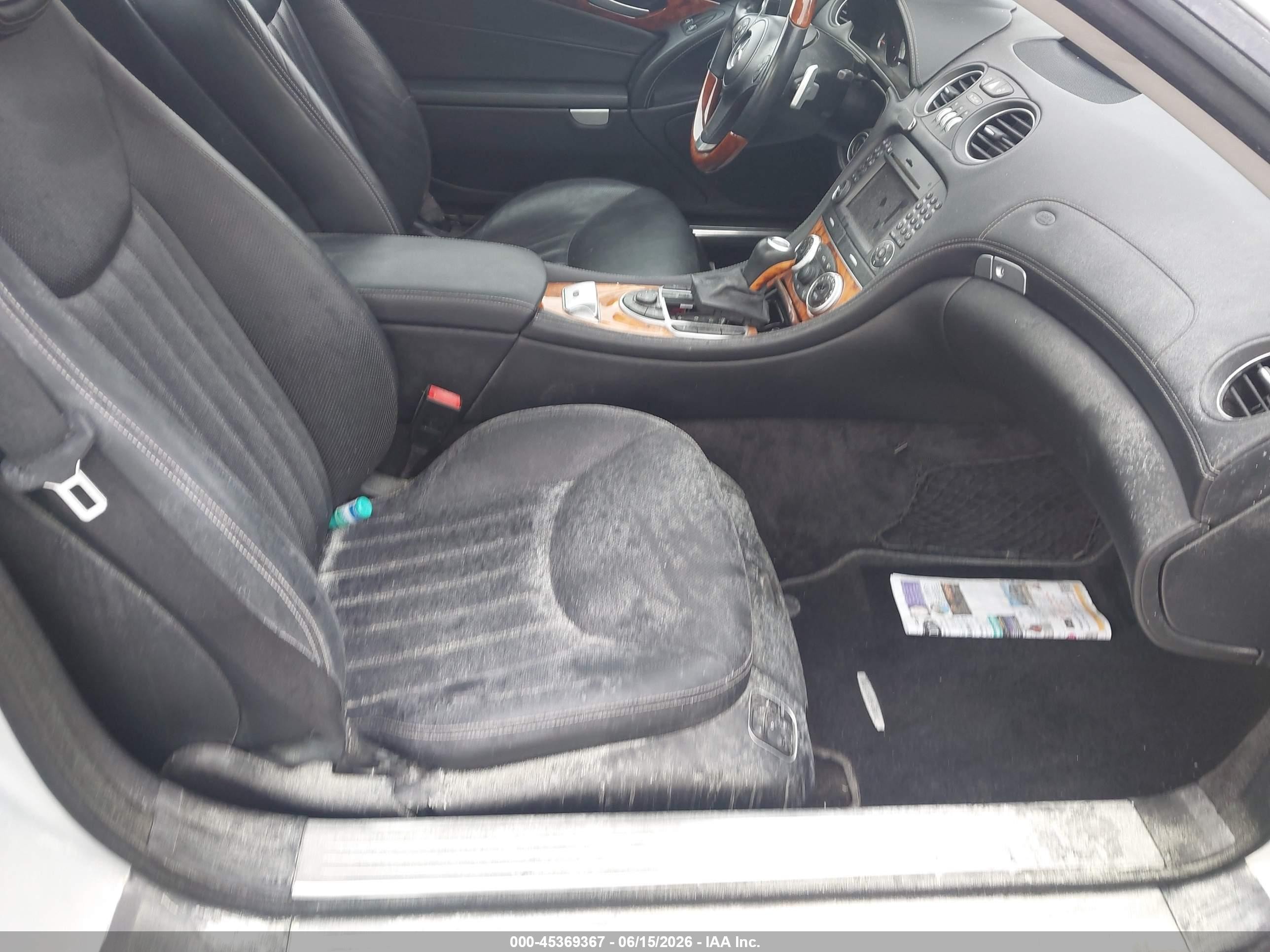 2011 Mercedes-benz Sl 550   Серебряный vin: WDBSK7BA5BF161590