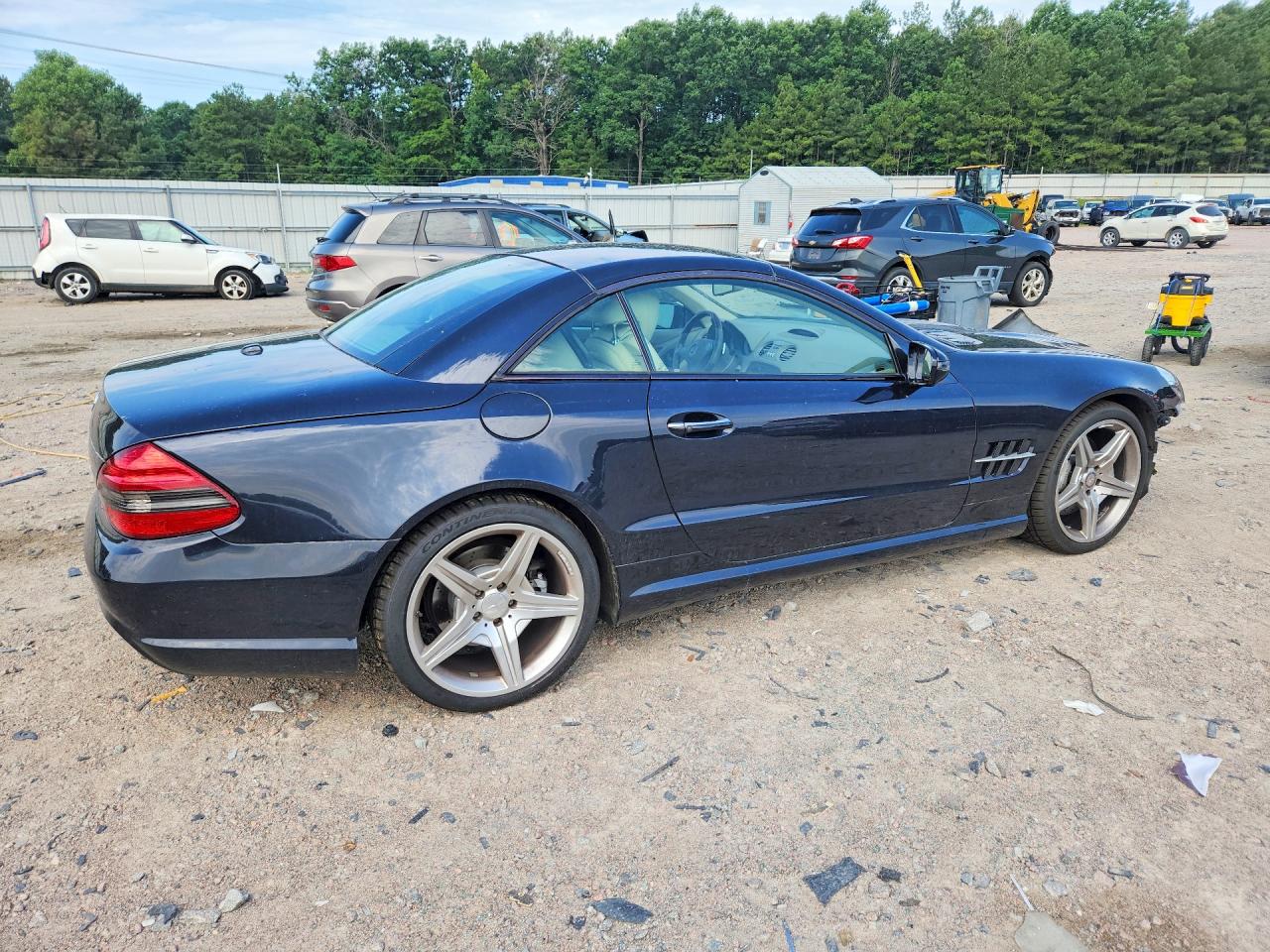 2011 Mercedes-benz Sl 550 Blue vin: WDBSK7BA8BF161213