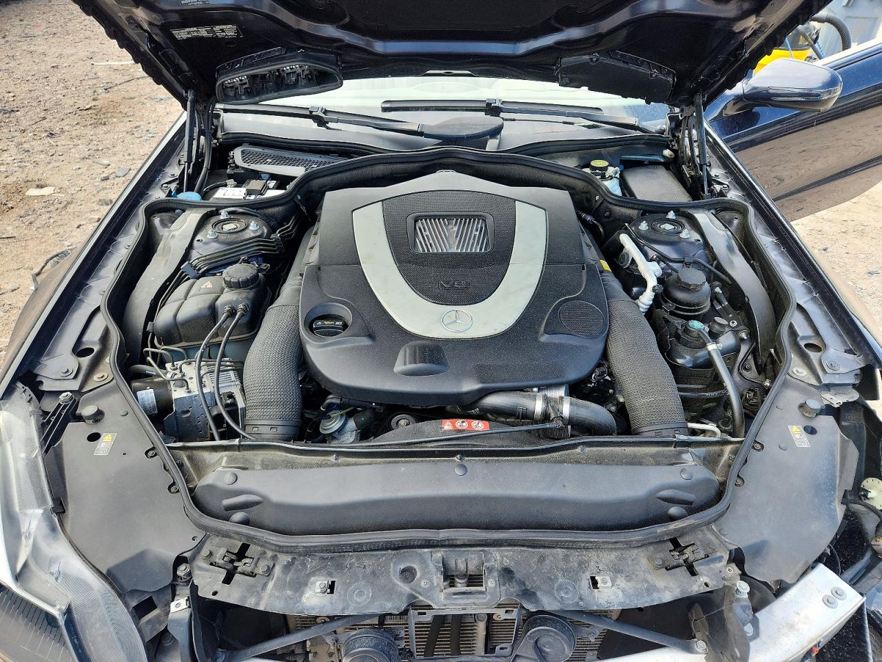 2011 Mercedes-benz Sl 550 Blue vin: WDBSK7BA8BF161213
