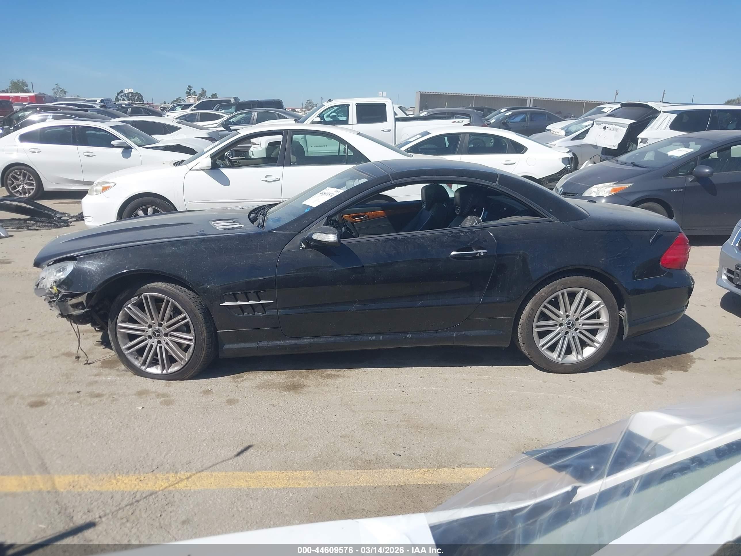 2011 Mercedes-benz Sl 550   Черный vin: WDBSK7BAXBF163447