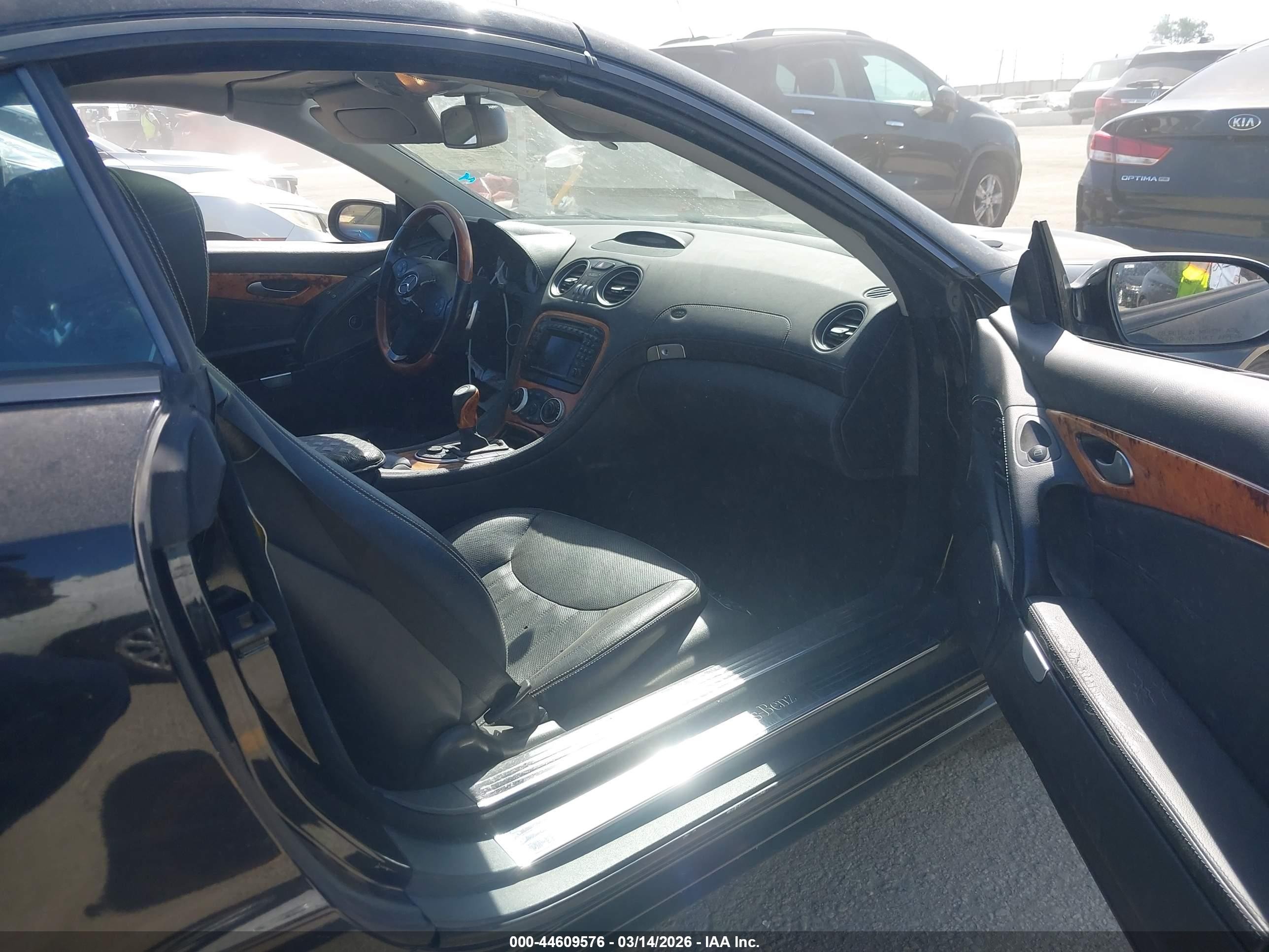 2011 Mercedes-benz Sl 550   Черный vin: WDBSK7BAXBF163447
