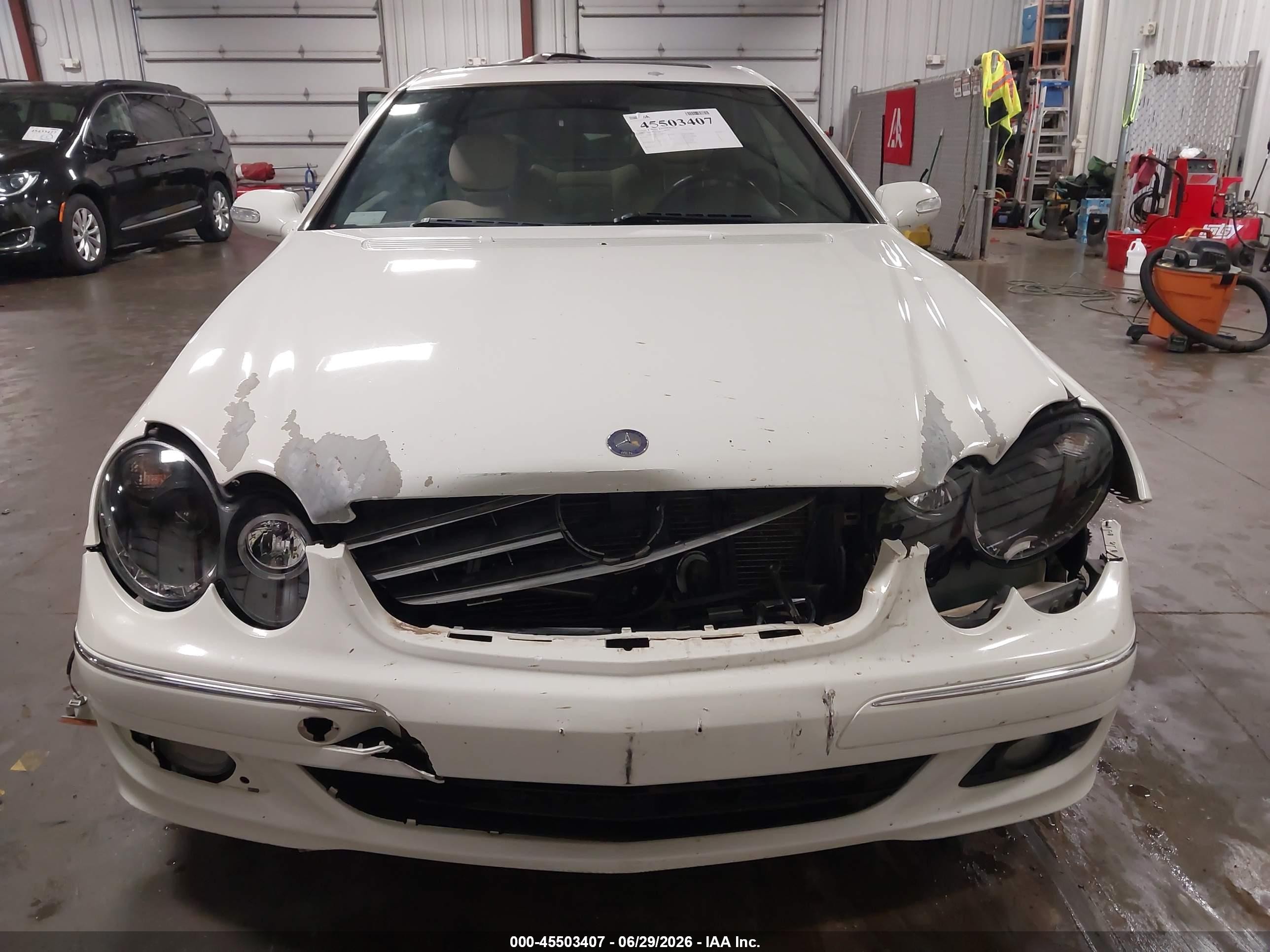 2007 Mercedes-benz Clk 350   White vin: WDBTJ56H17F208916