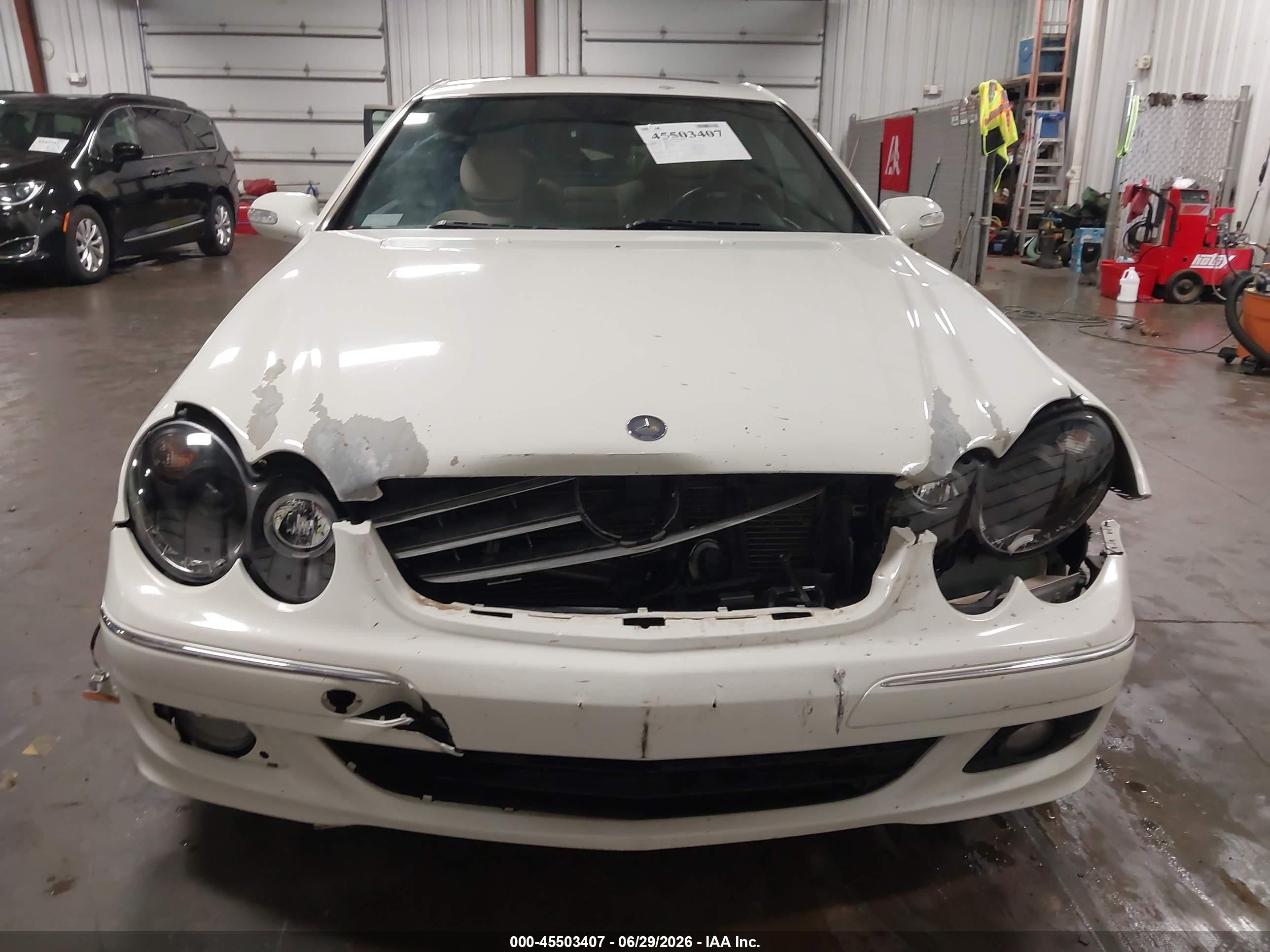 2007 Mercedes-benz Clk 350   White vin: WDBTJ56H17F208916
