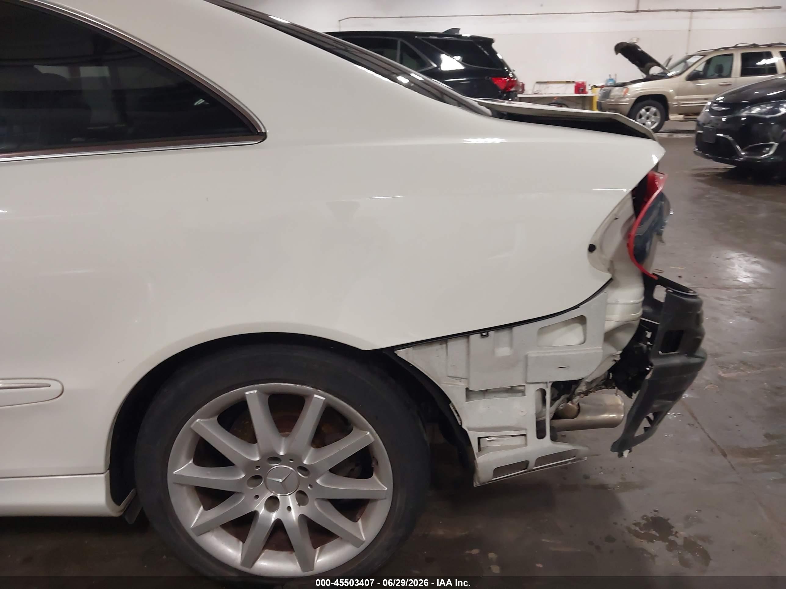 2007 Mercedes-benz Clk 350   White vin: WDBTJ56H17F208916