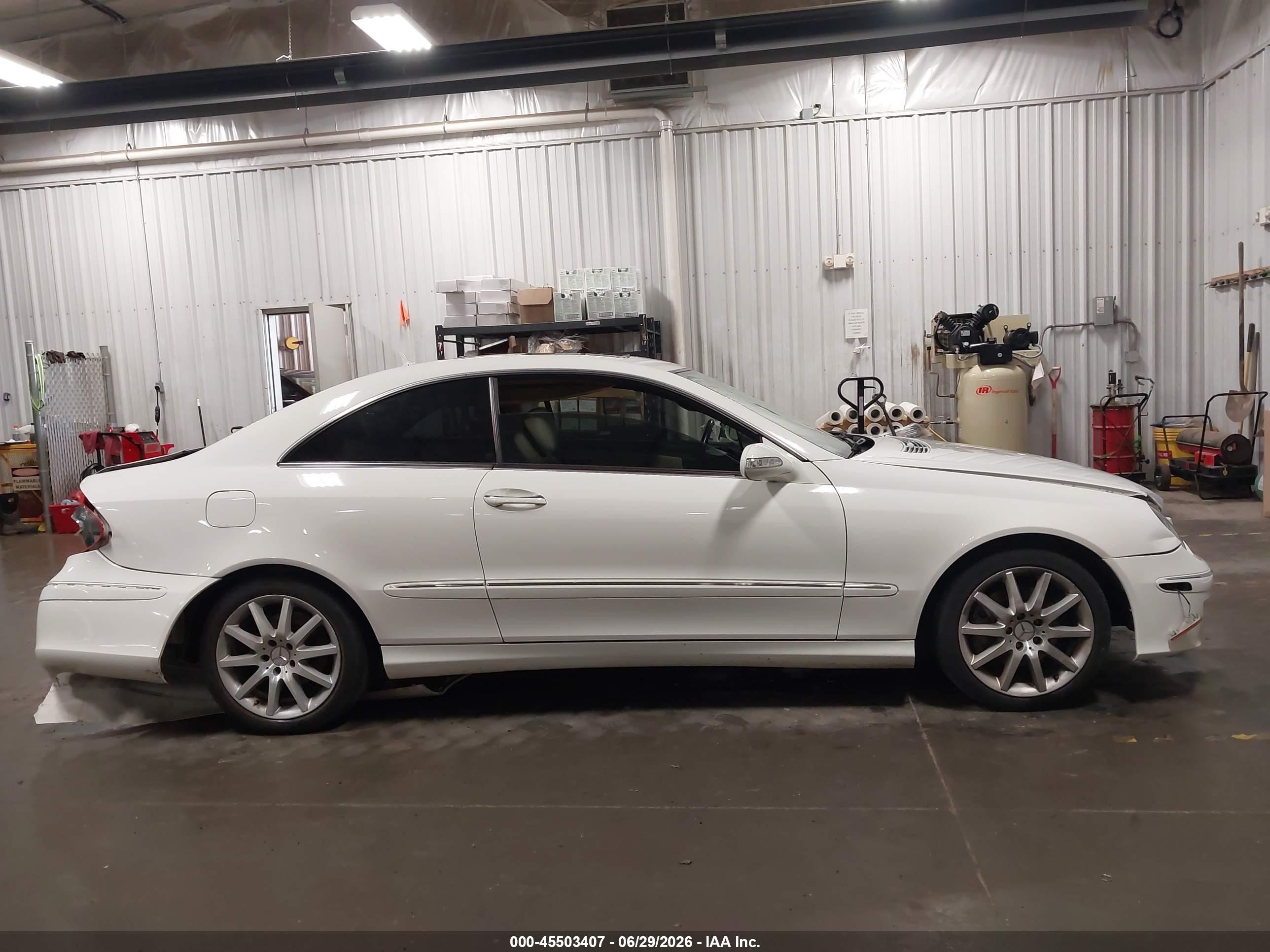 2007 Mercedes-benz Clk 350   White vin: WDBTJ56H17F208916