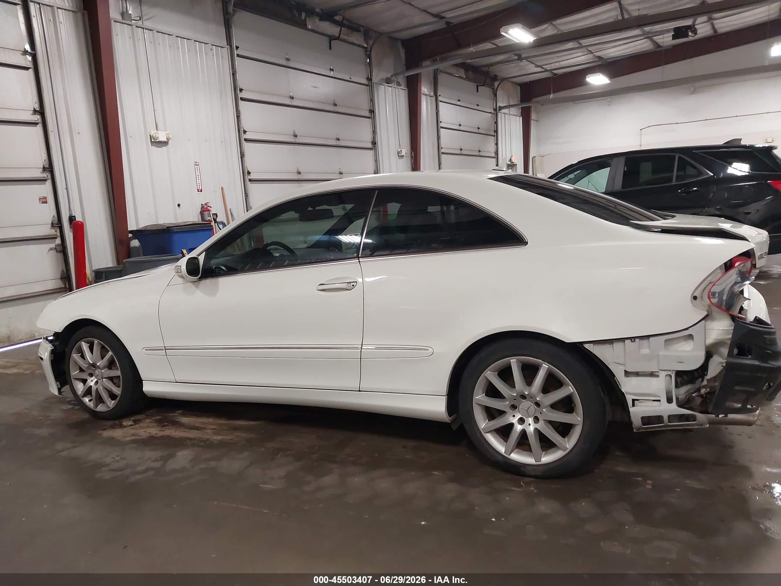 2007 Mercedes-benz Clk 350   White vin: WDBTJ56H17F208916