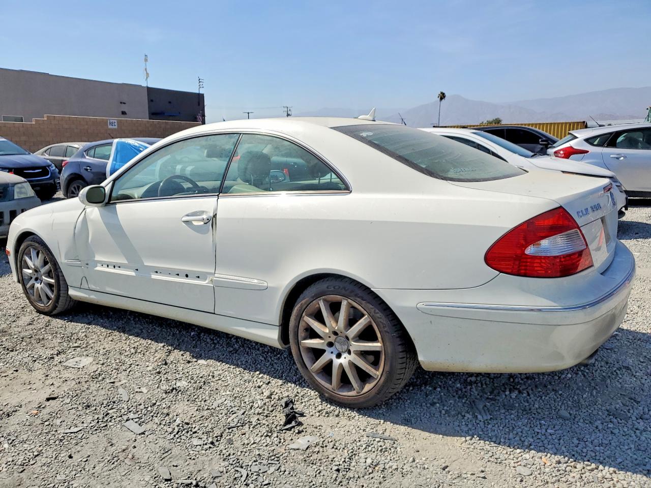 2007 Mercedes-benz Clk 350 White vin: WDBTJ56H17F221150