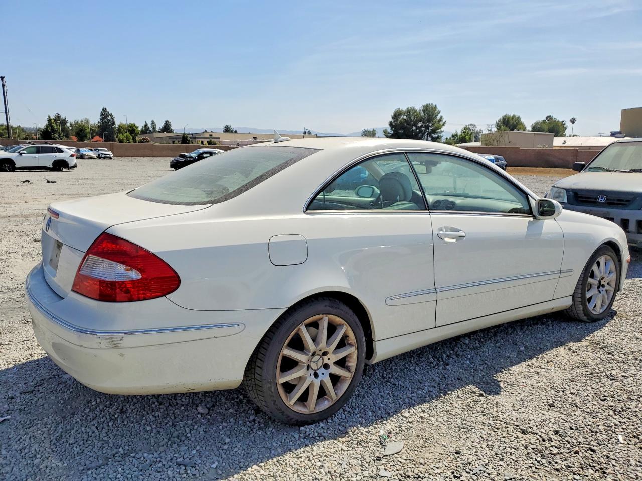 2007 Mercedes-benz Clk 350 White vin: WDBTJ56H17F221150