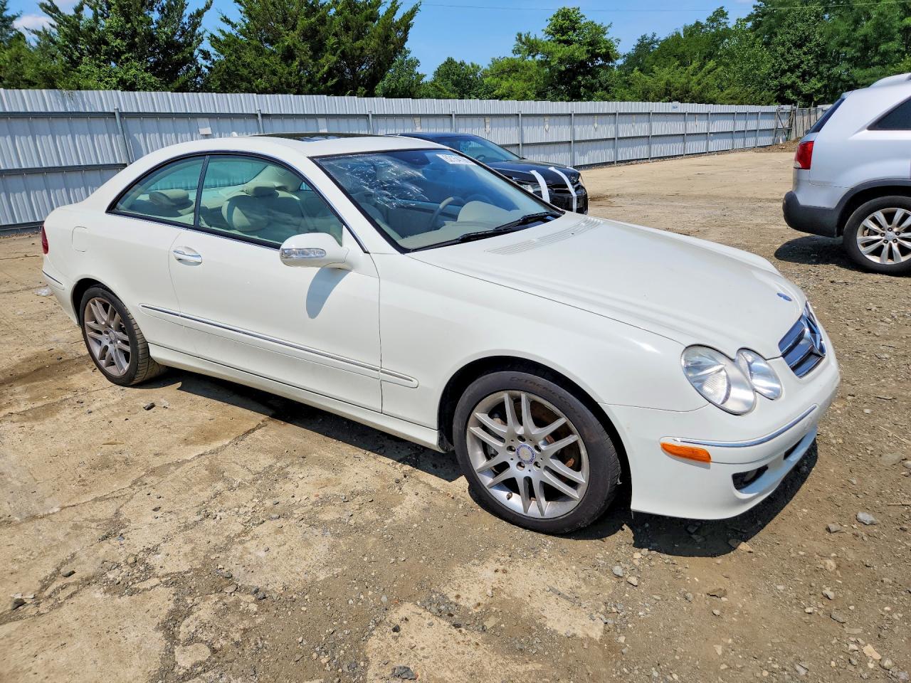 2009 Mercedes-benz Clk 350 White vin: WDBTJ56H39F266464