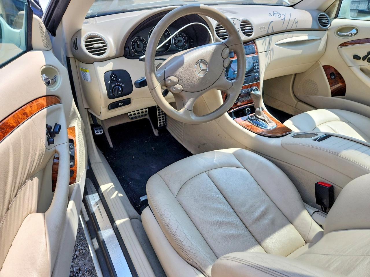 2009 Mercedes-benz Clk 350 White vin: WDBTJ56H39F266464