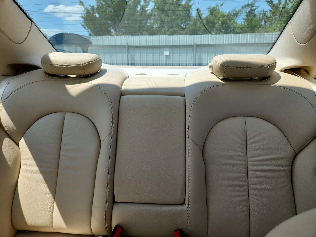 2009 Mercedes-benz Clk 350 White vin: WDBTJ56H39F266464
