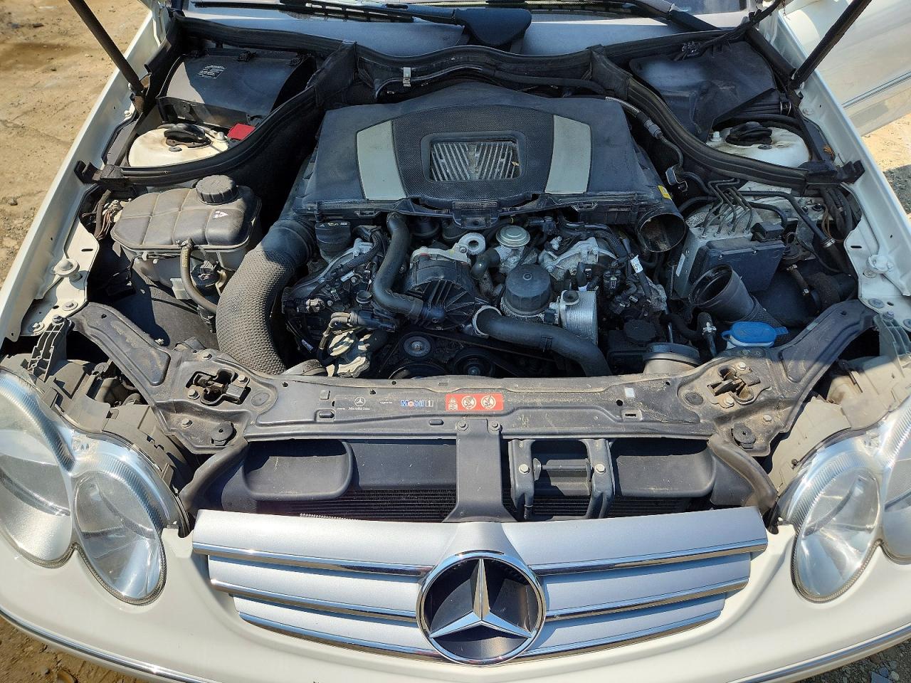 2009 Mercedes-benz Clk 350 White vin: WDBTJ56H39F266464
