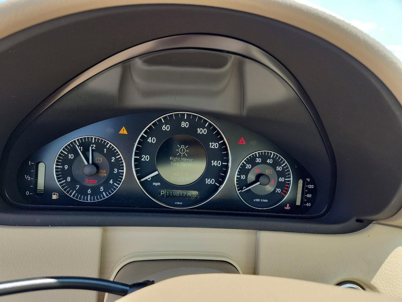 2009 Mercedes-benz Clk 350 White vin: WDBTJ56H39F266464