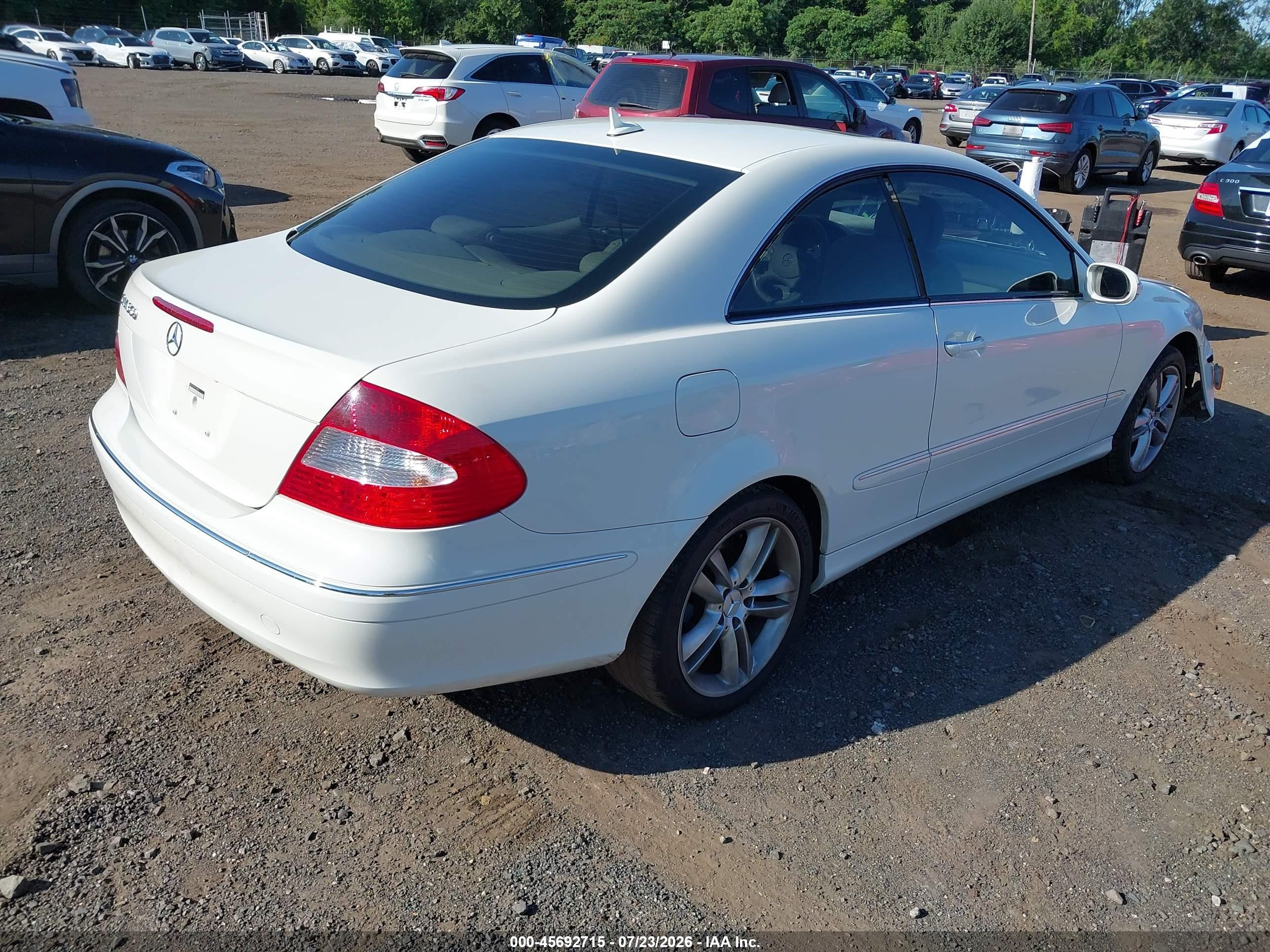 2007 Mercedes-benz Clk 350   White vin: WDBTJ56H57F208532
