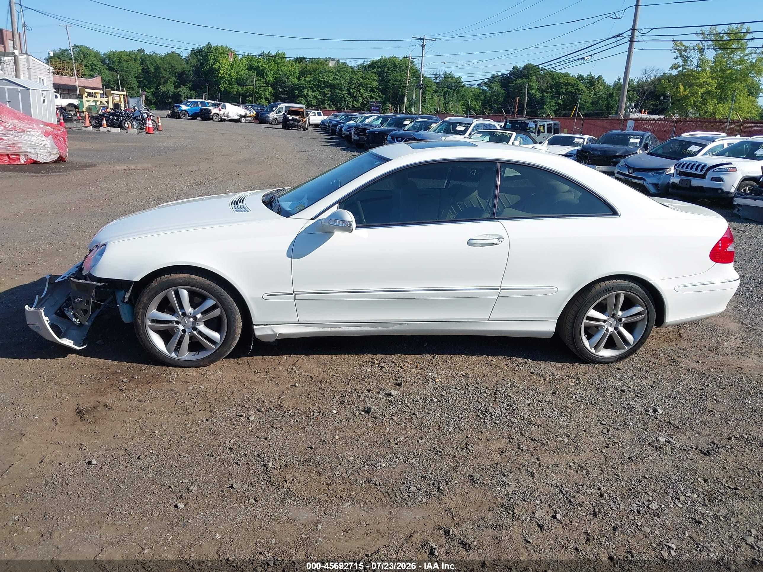 2007 Mercedes-benz Clk 350   White vin: WDBTJ56H57F208532