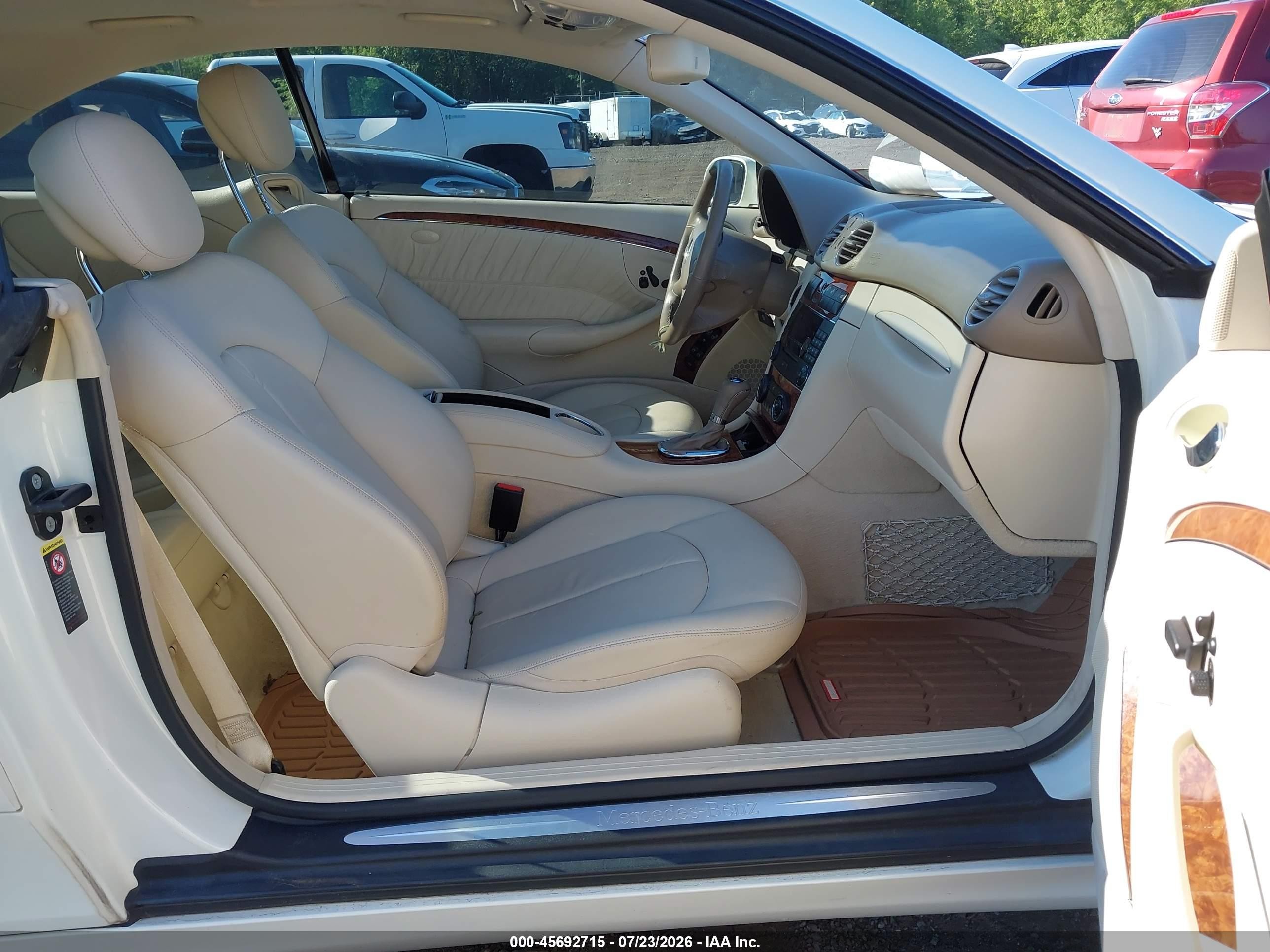 2007 Mercedes-benz Clk 350   White vin: WDBTJ56H57F208532