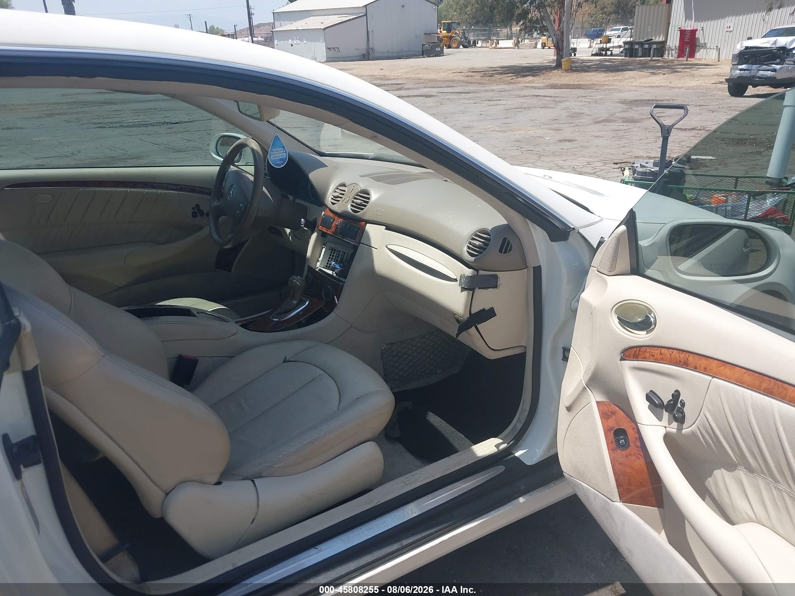 2009 Mercedes-benz Clk 350 White vin: WDBTJ56H69F260013