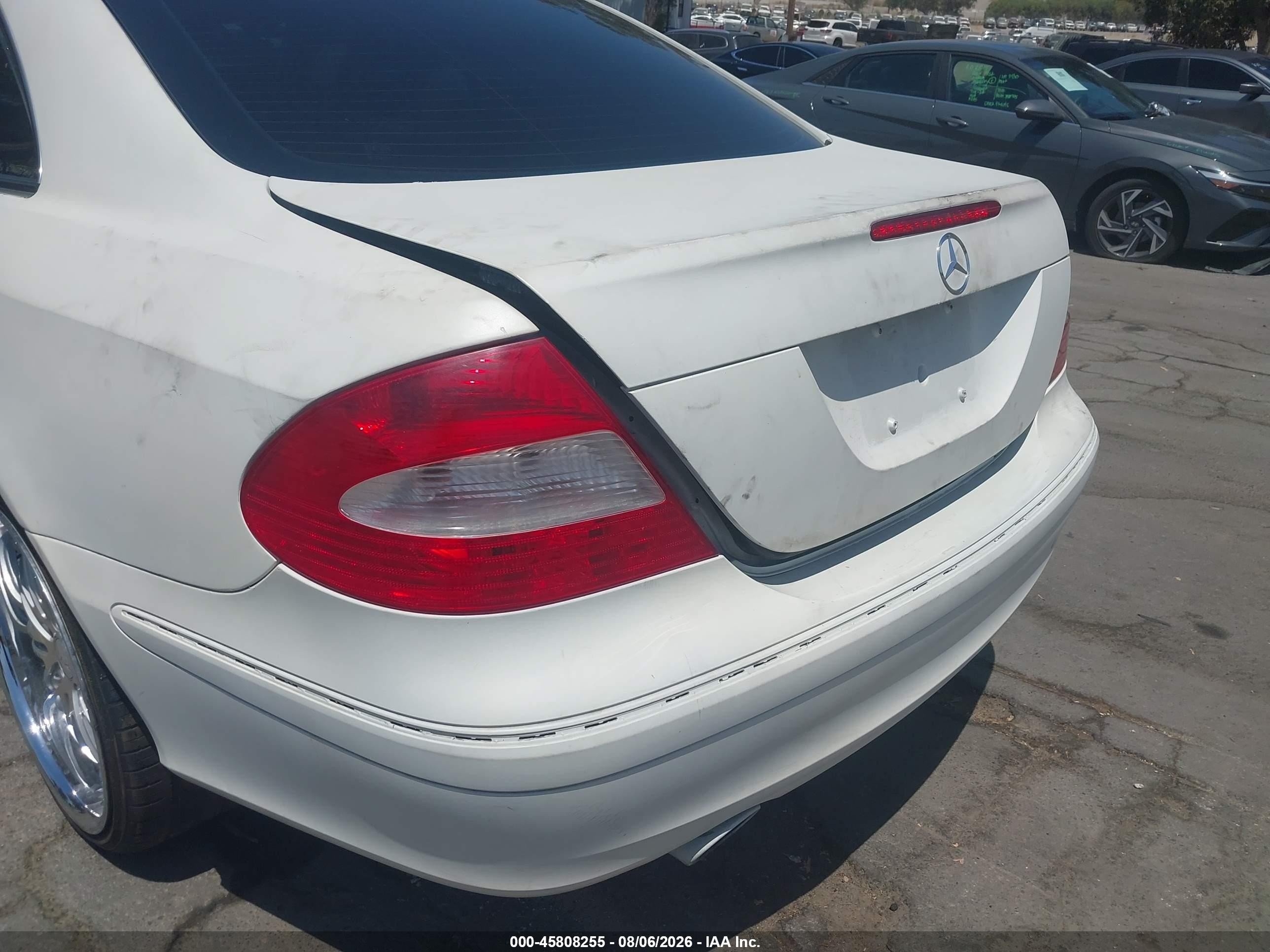 2009 Mercedes-benz Clk 350 White vin: WDBTJ56H69F260013