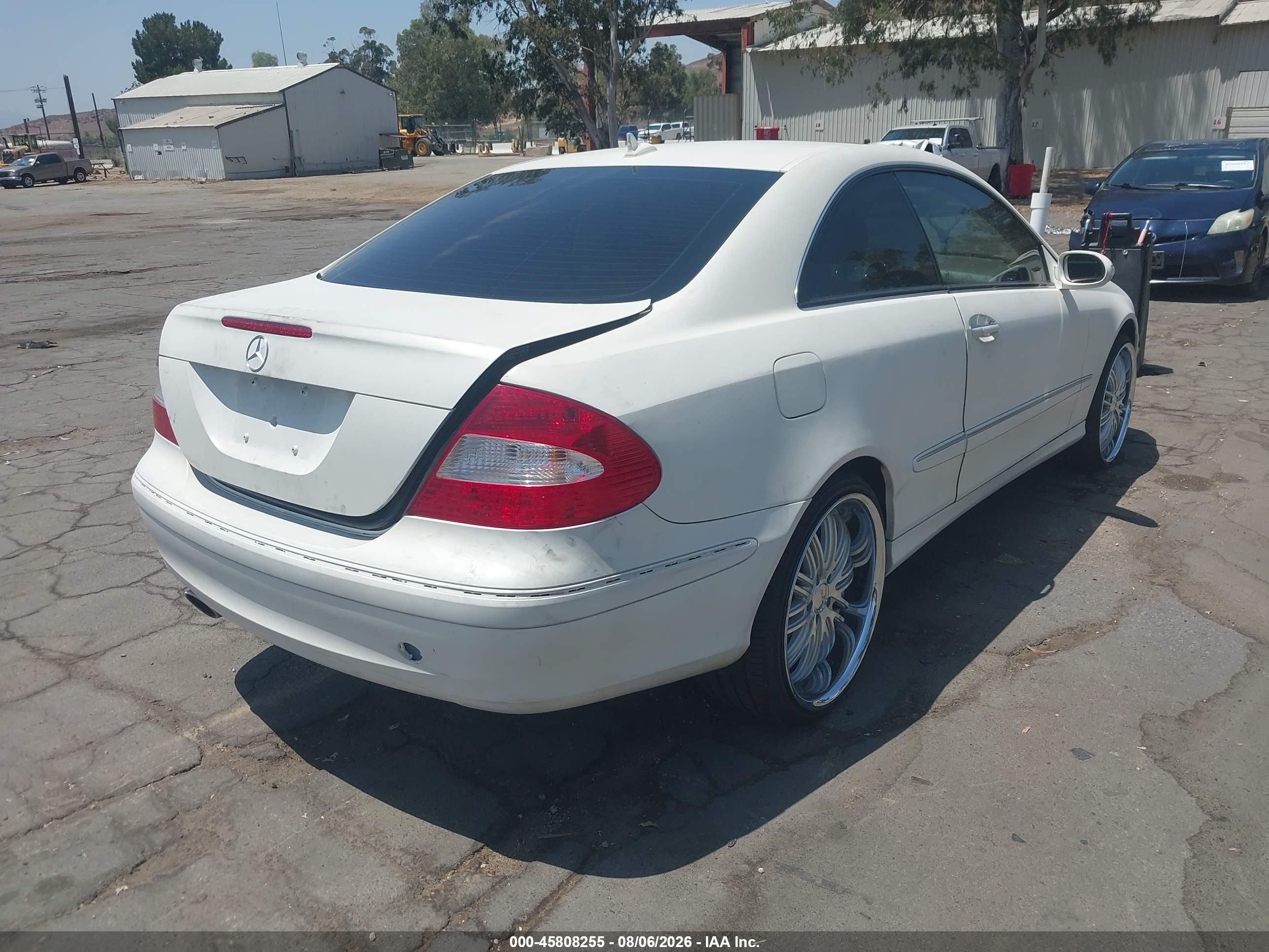 2009 Mercedes-benz Clk 350 White vin: WDBTJ56H69F260013
