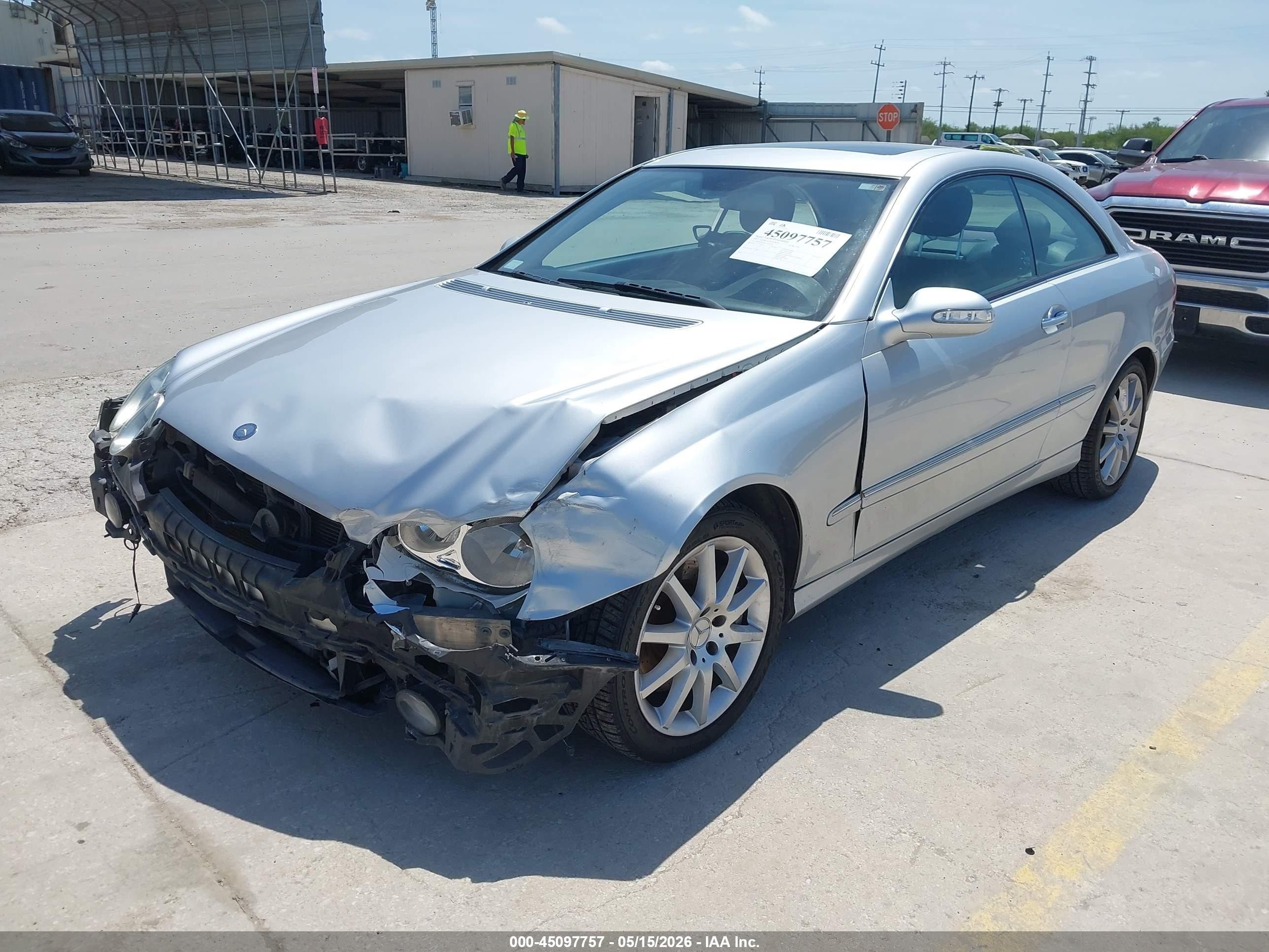 2007 Mercedes-benz Clk 350   Silver vin: WDBTJ56HX7F219767