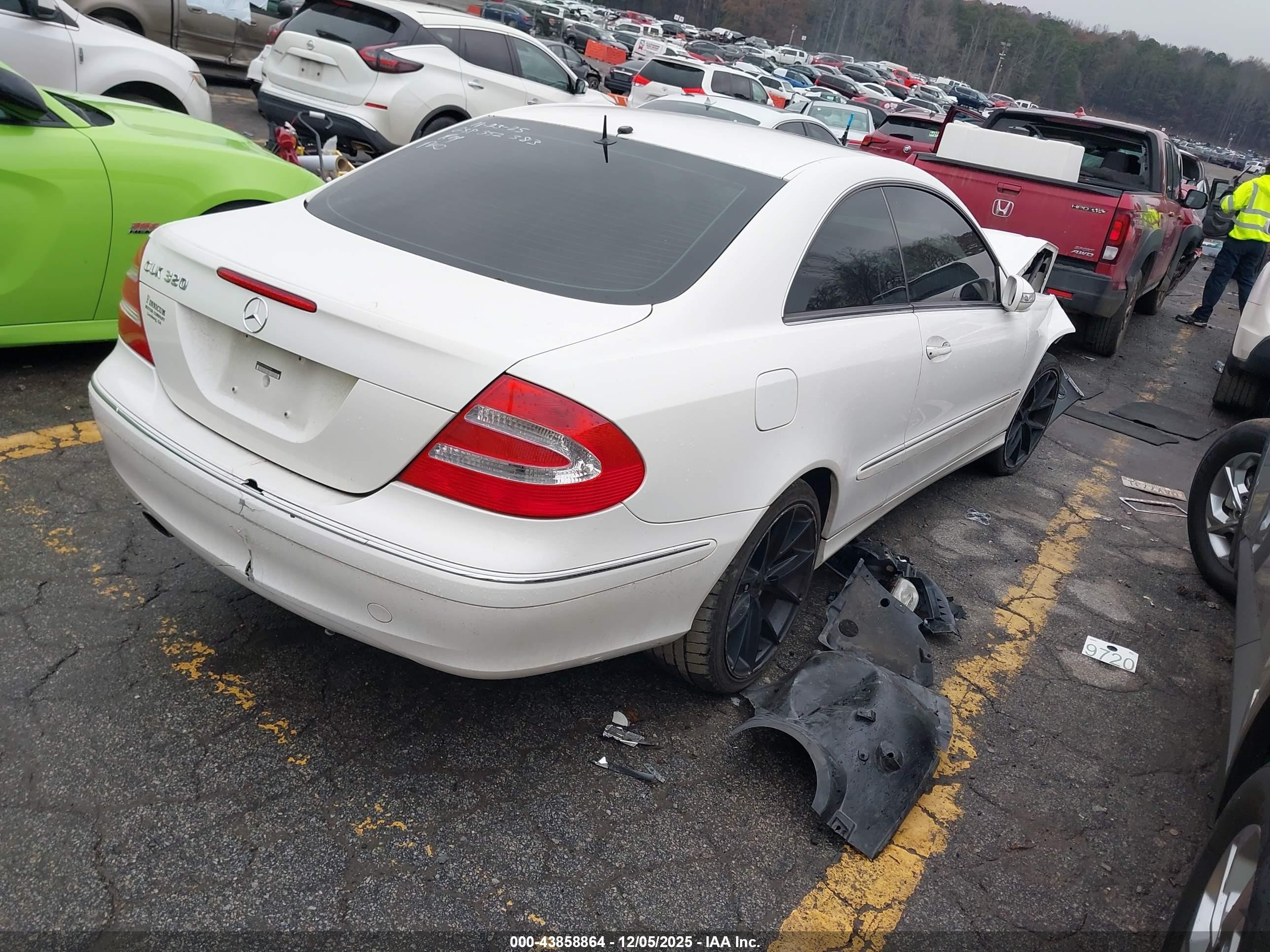 2003 Mercedes-benz Clk 320   White vin: WDBTJ65J23F042524
