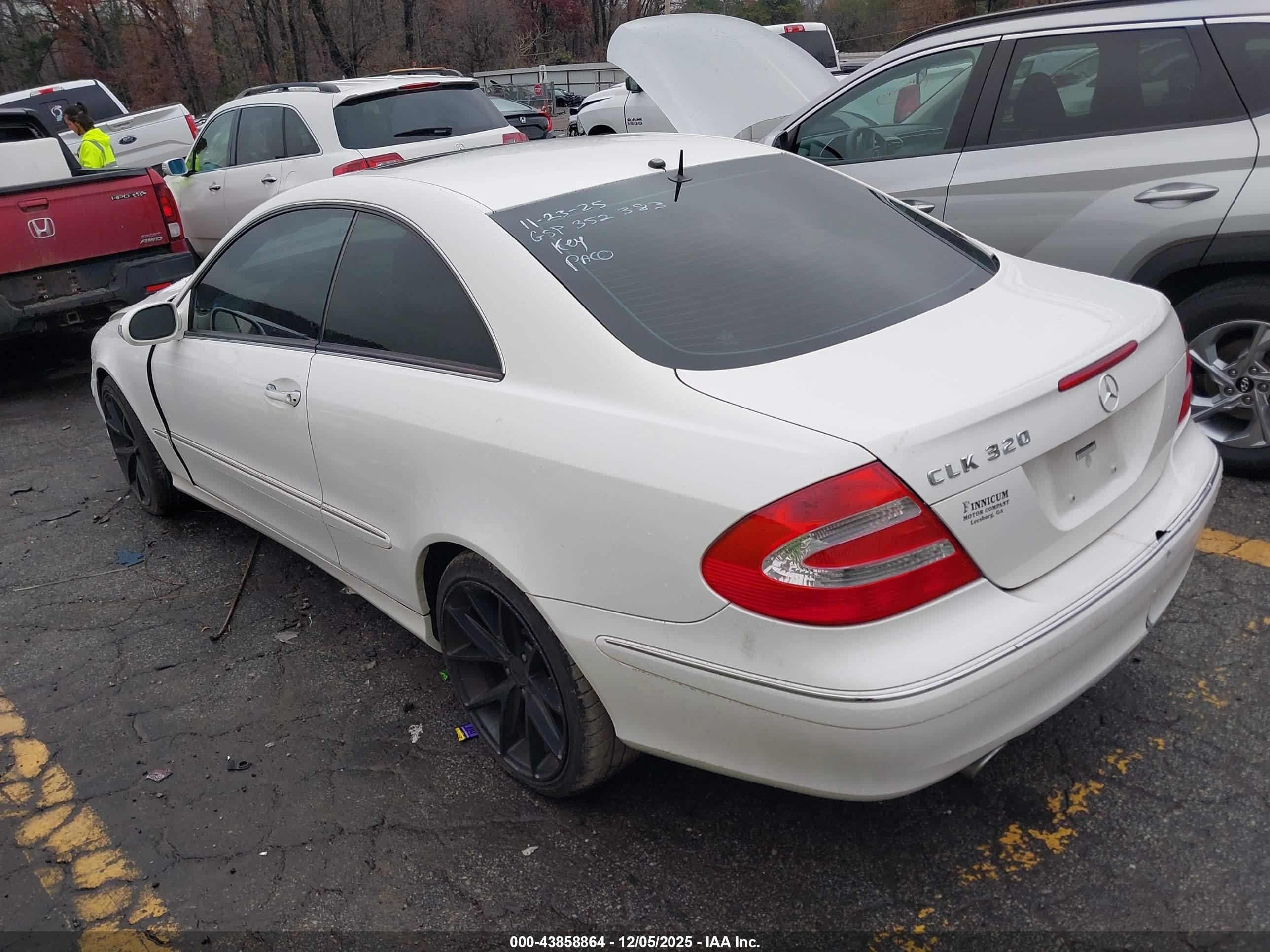 2003 Mercedes-benz Clk 320   White vin: WDBTJ65J23F042524