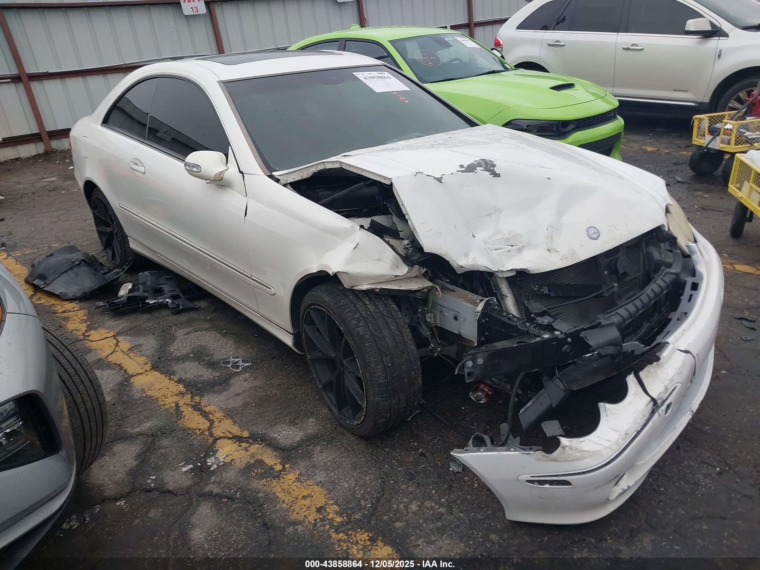 2003 Mercedes-benz Clk 320   White vin: WDBTJ65J23F042524