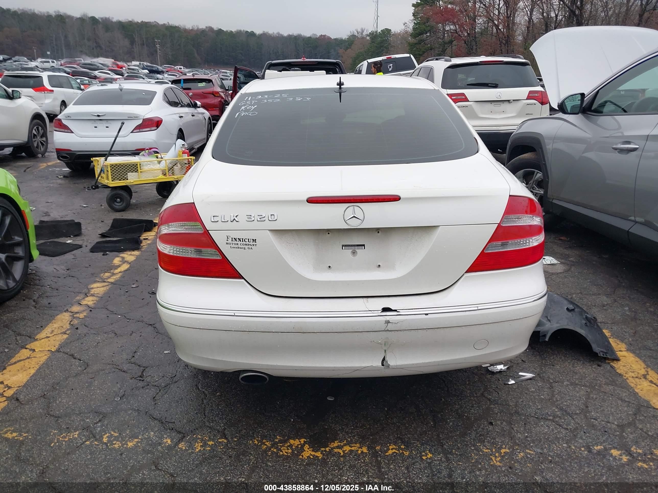 2003 Mercedes-benz Clk 320   White vin: WDBTJ65J23F042524