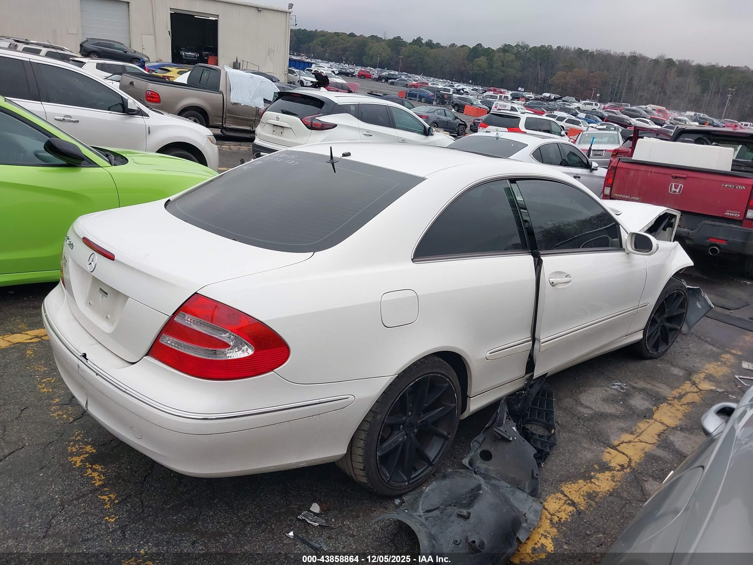 2003 Mercedes-benz Clk 320   White vin: WDBTJ65J23F042524