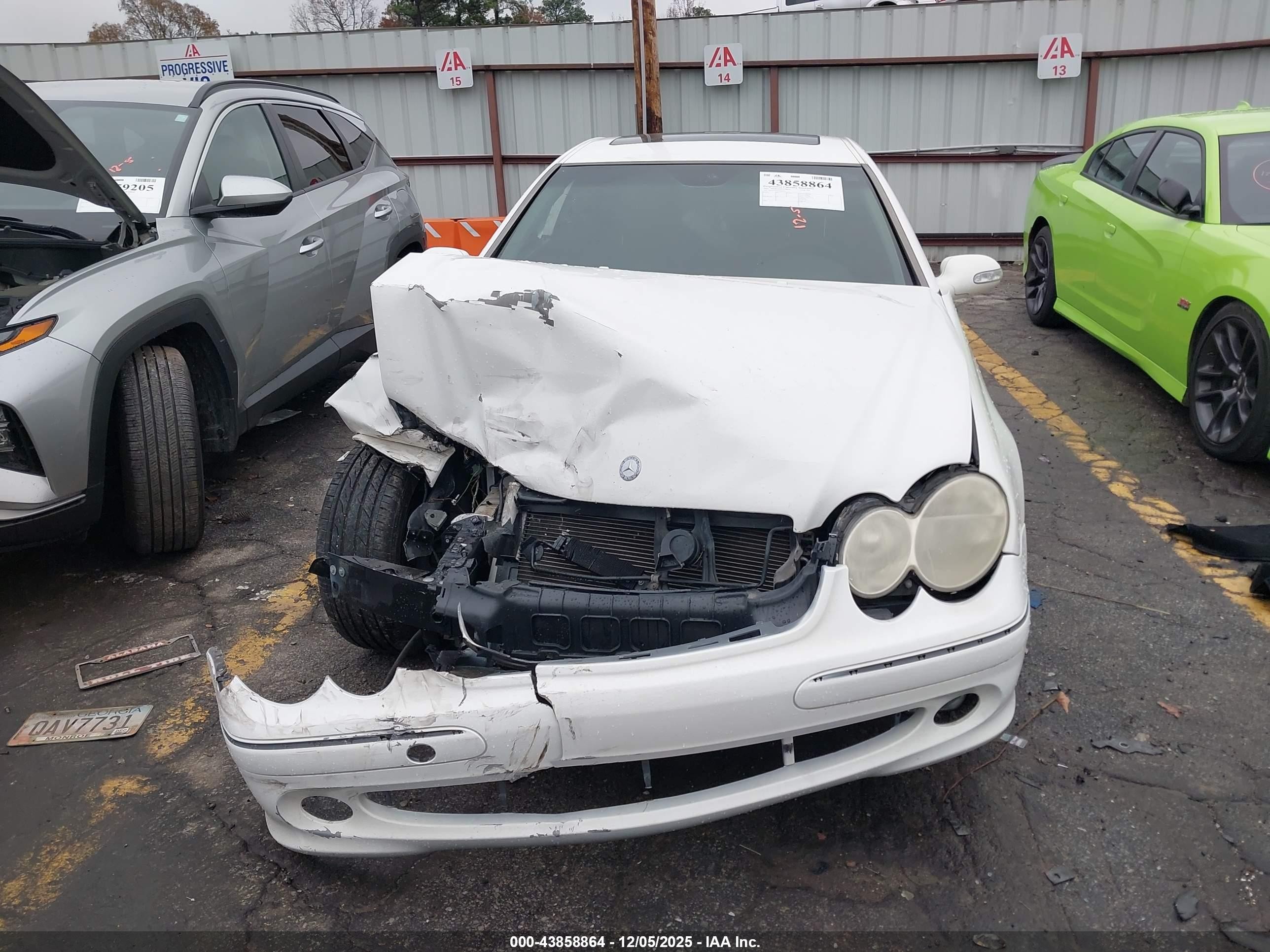 2003 Mercedes-benz Clk 320   White vin: WDBTJ65J23F042524