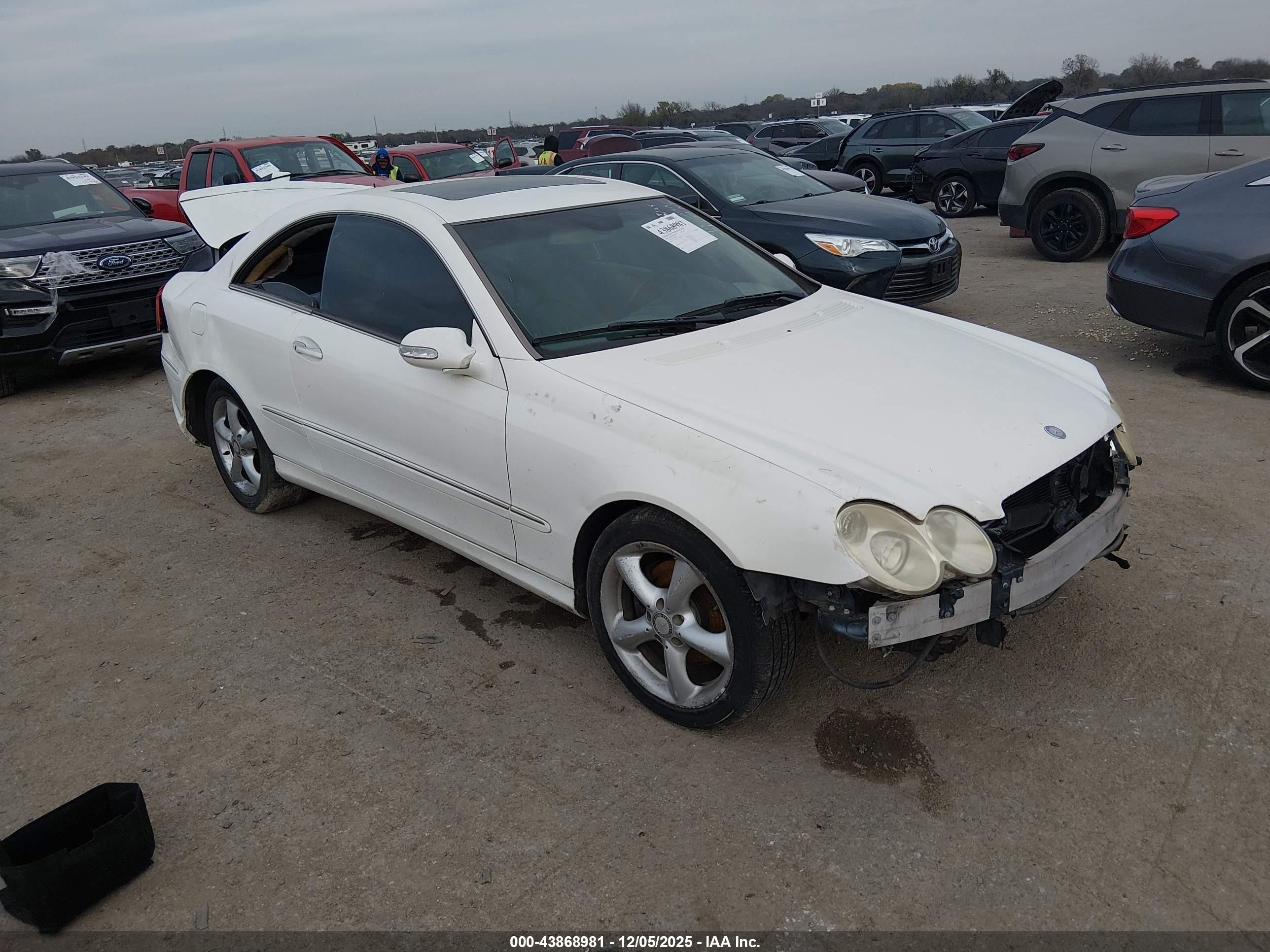 2004 Mercedes-benz Clk 320   White vin: WDBTJ65J34F064971
