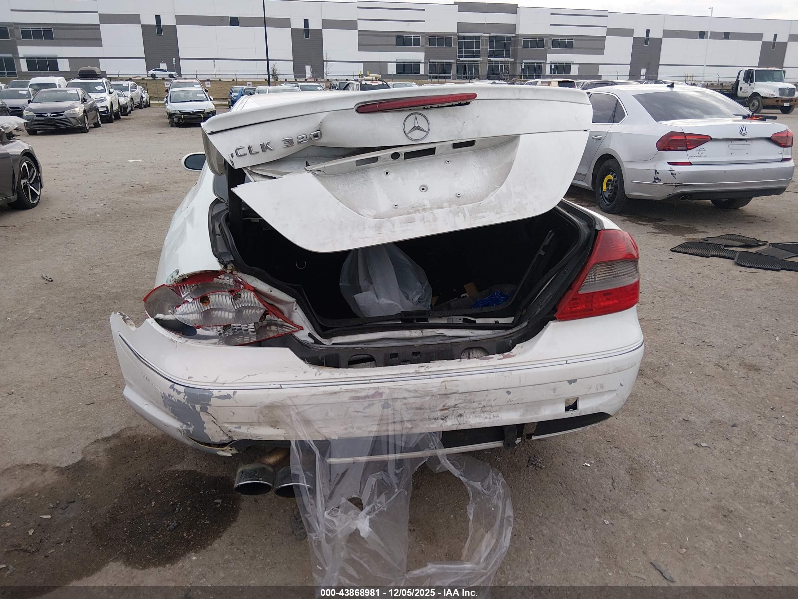 2004 Mercedes-benz Clk 320   White vin: WDBTJ65J34F064971