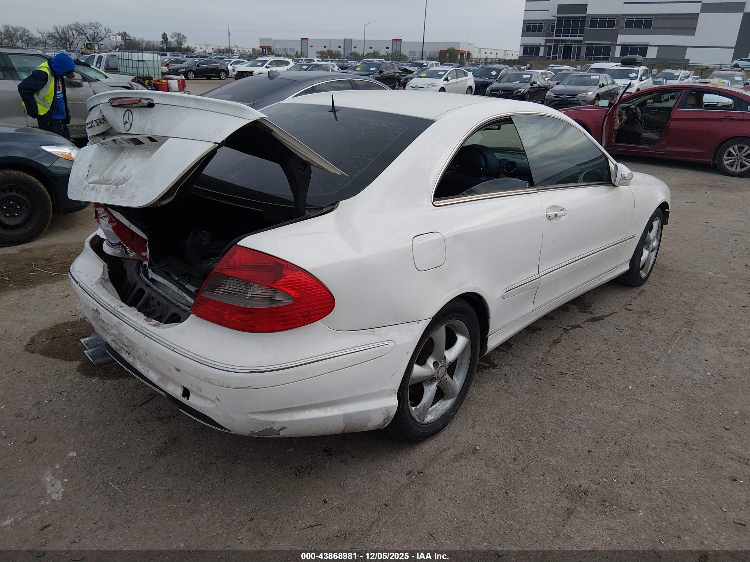 2004 Mercedes-benz Clk 320   White vin: WDBTJ65J34F064971