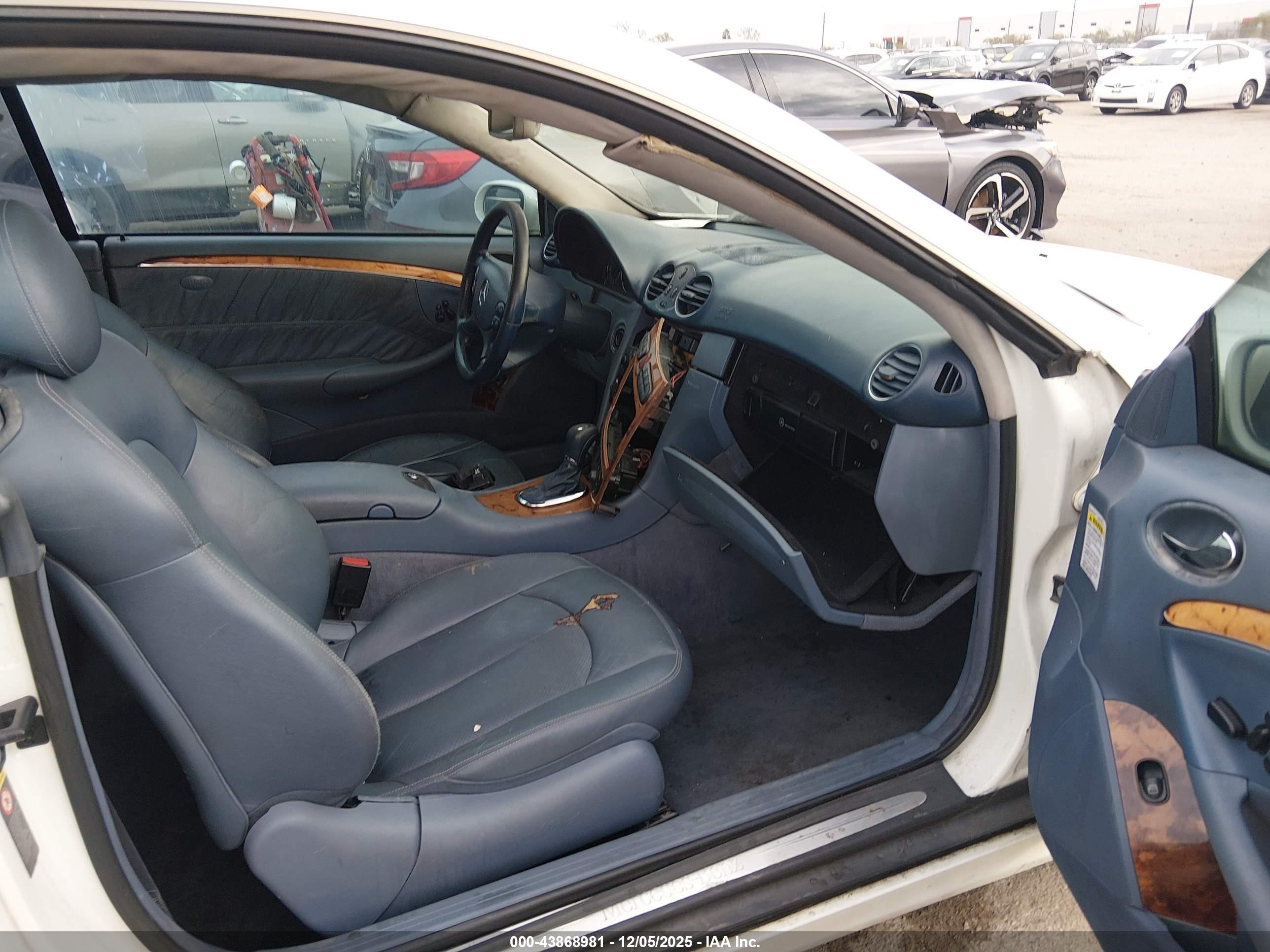 2004 Mercedes-benz Clk 320   White vin: WDBTJ65J34F064971