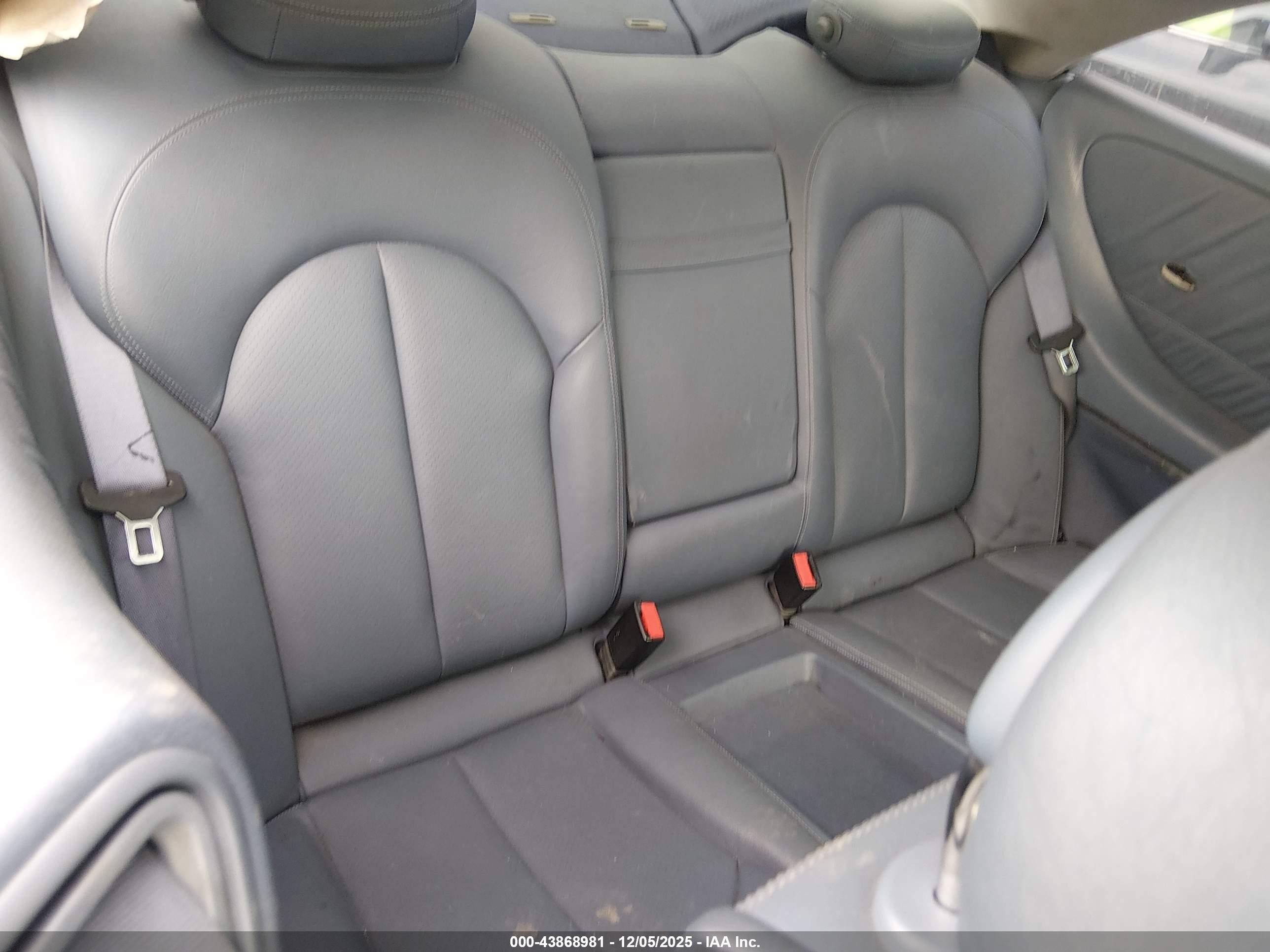 2004 Mercedes-benz Clk 320   White vin: WDBTJ65J34F064971