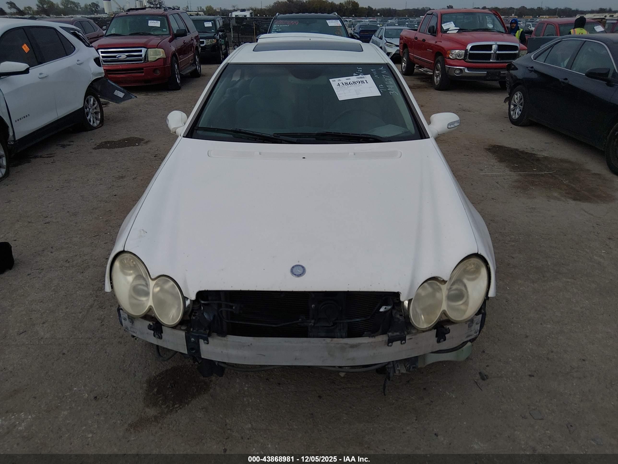2004 Mercedes-benz Clk 320   White vin: WDBTJ65J34F064971