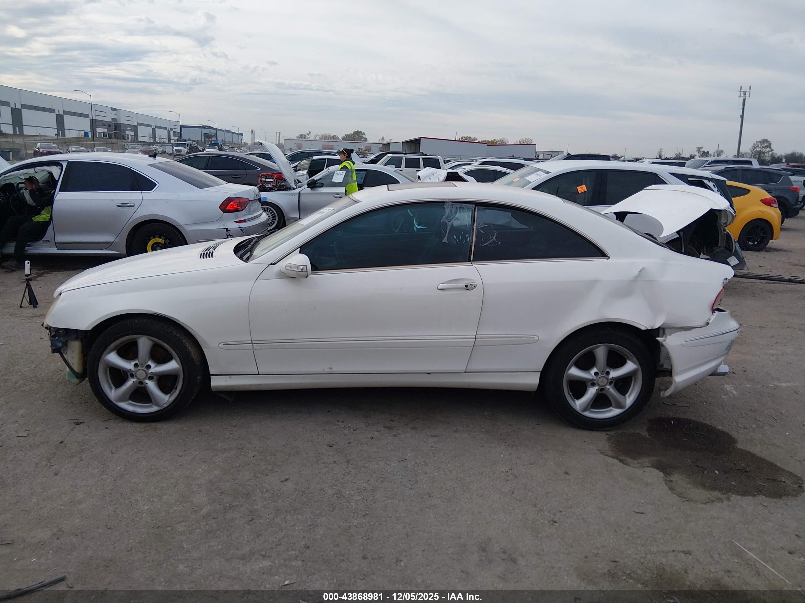 2004 Mercedes-benz Clk 320   White vin: WDBTJ65J34F064971