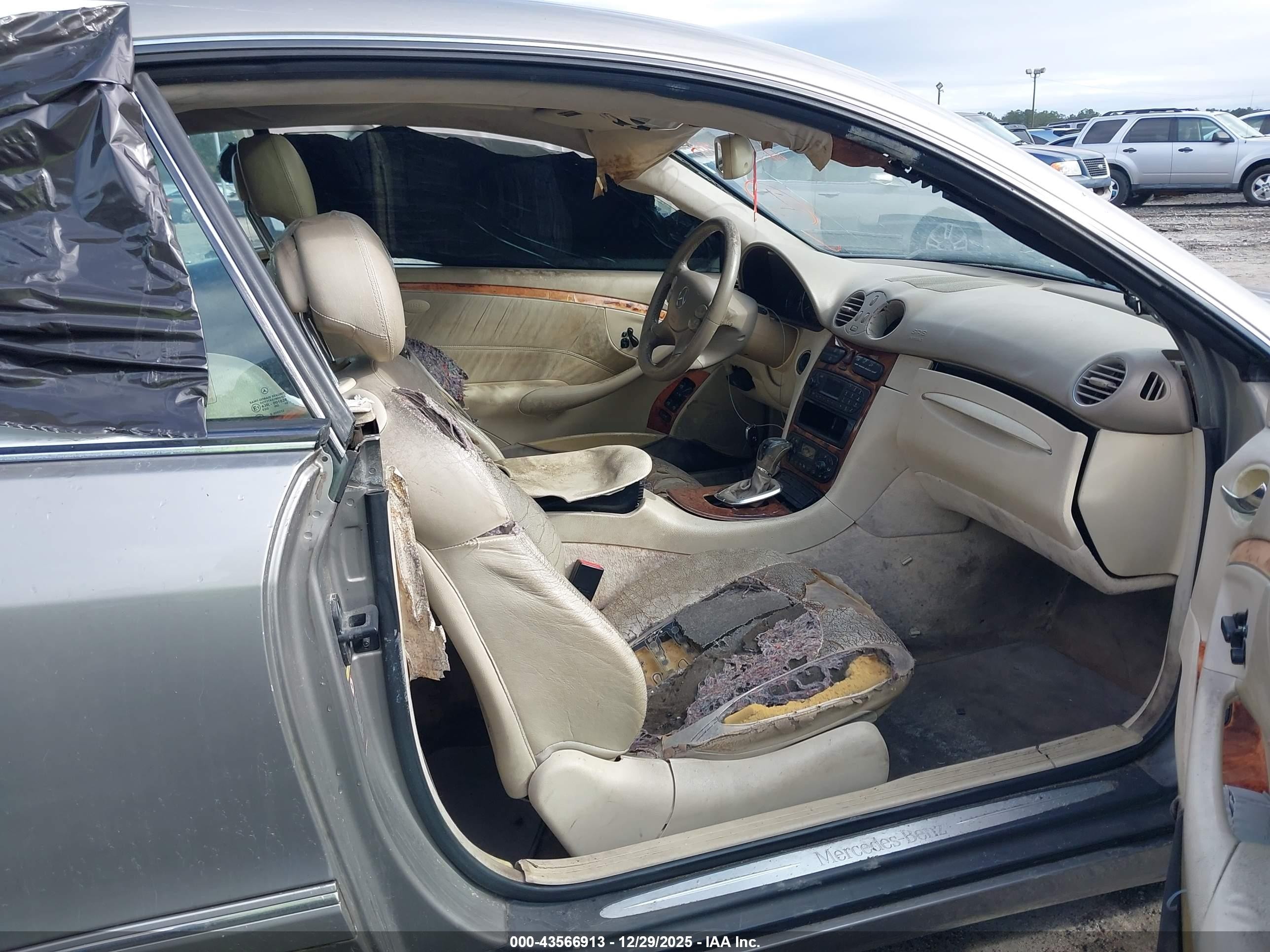 2004 Mercedes-benz Clk 320   Gold vin: WDBTJ65J44F101185