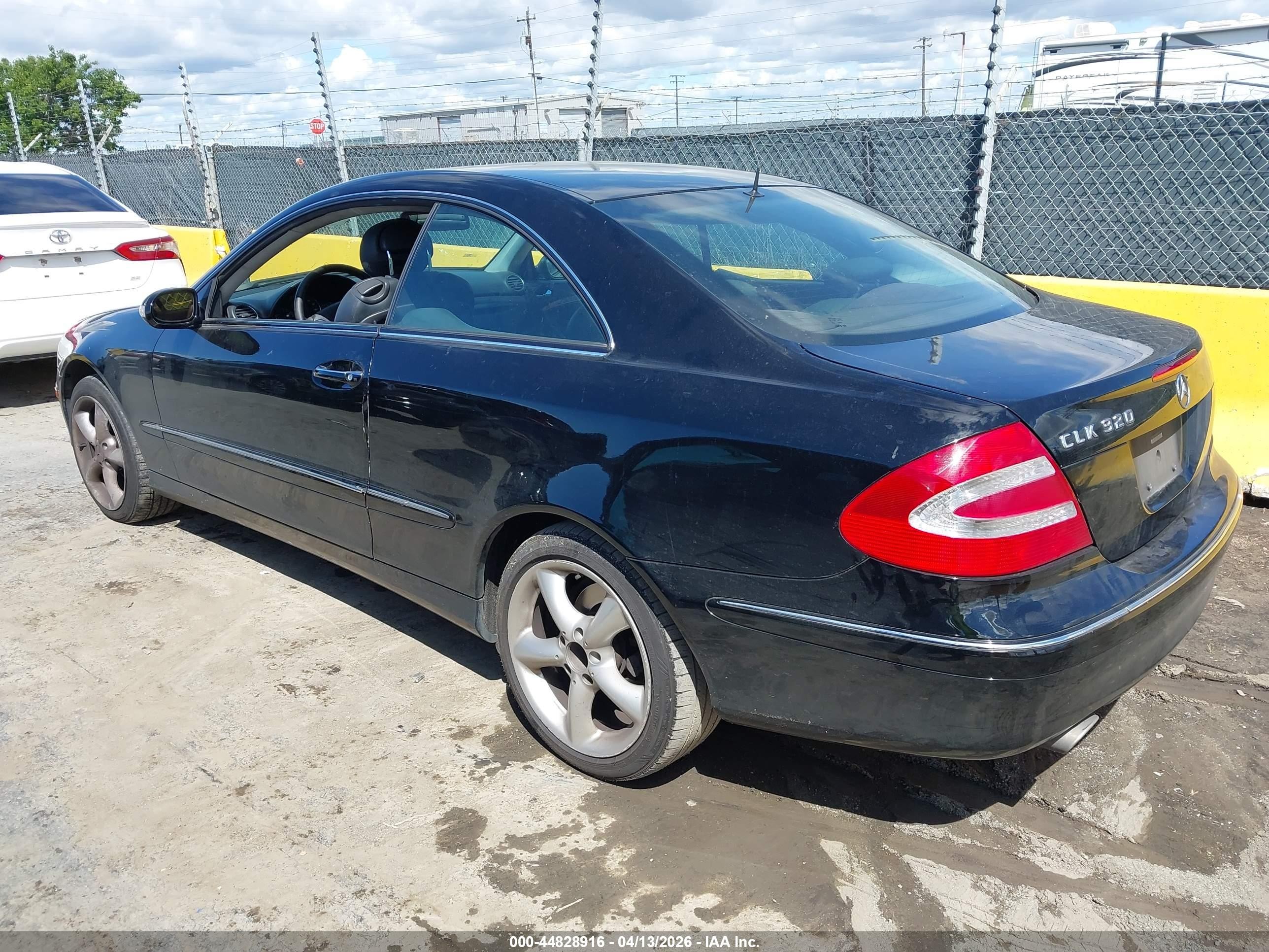 2005 Mercedes-benz Clk 320   Black vin: WDBTJ65J65F162085