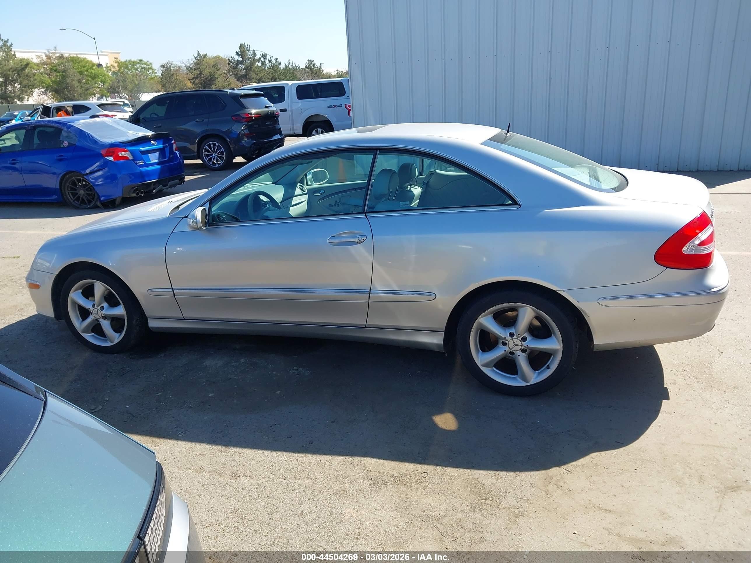2005 Mercedes-benz Clk 320   Silver vin: WDBTJ65J75F125840