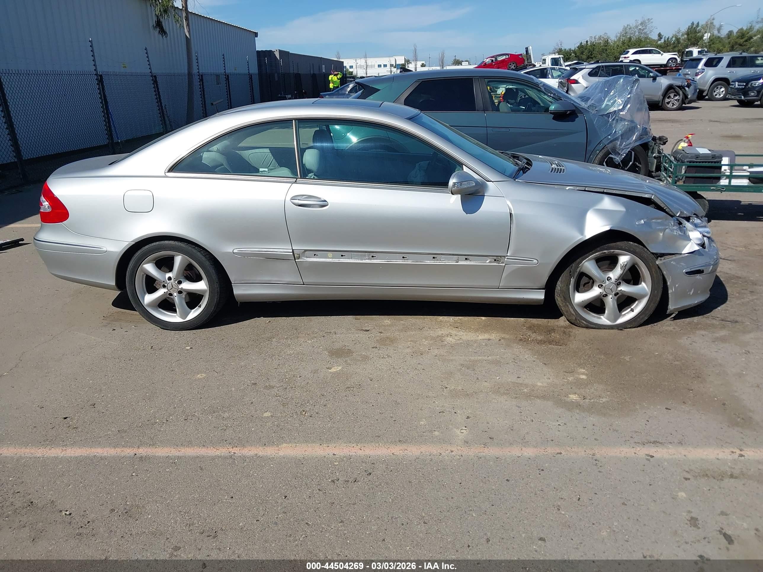 2005 Mercedes-benz Clk 320   Silver vin: WDBTJ65J75F125840