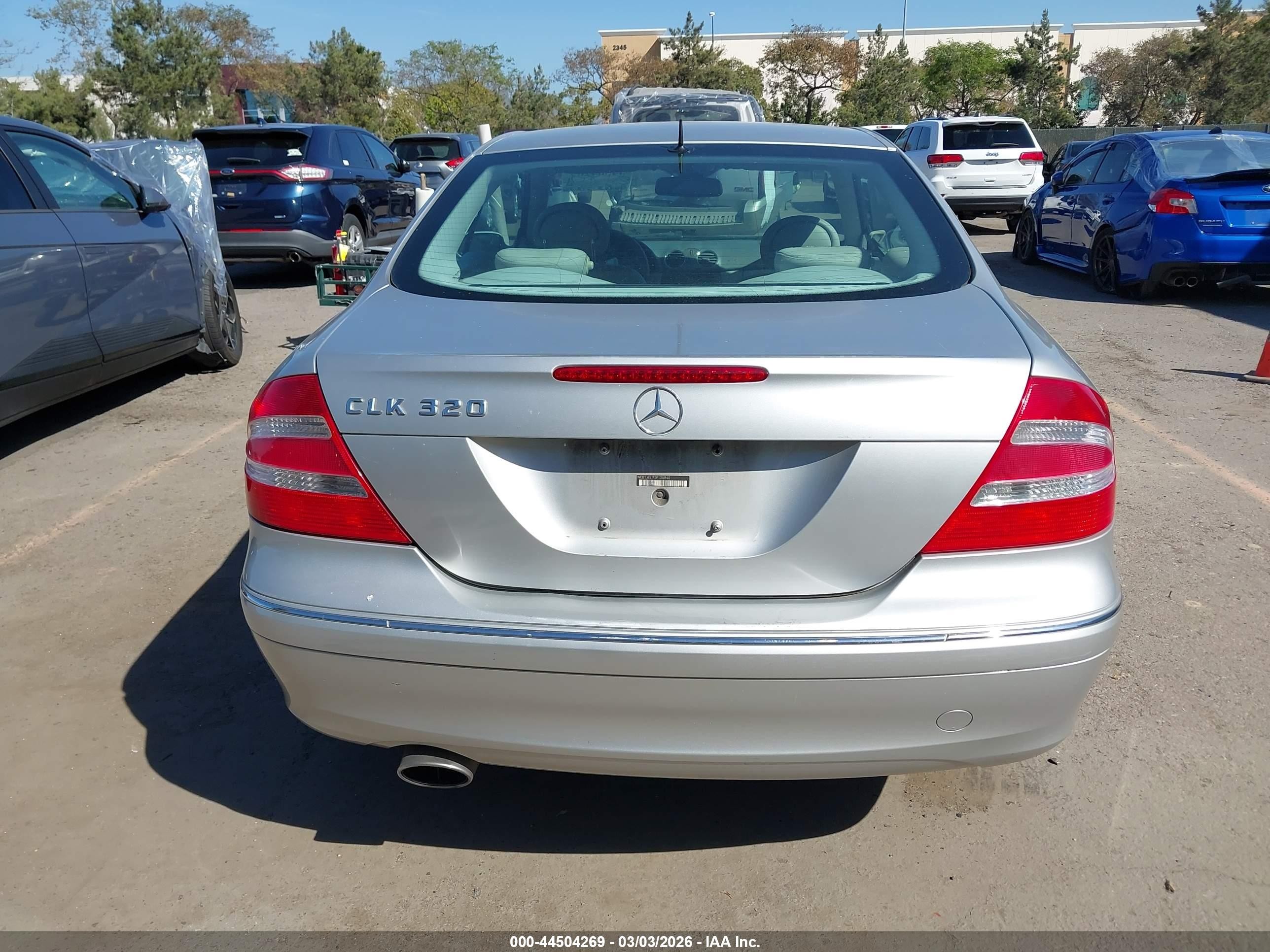 2005 Mercedes-benz Clk 320   Silver vin: WDBTJ65J75F125840