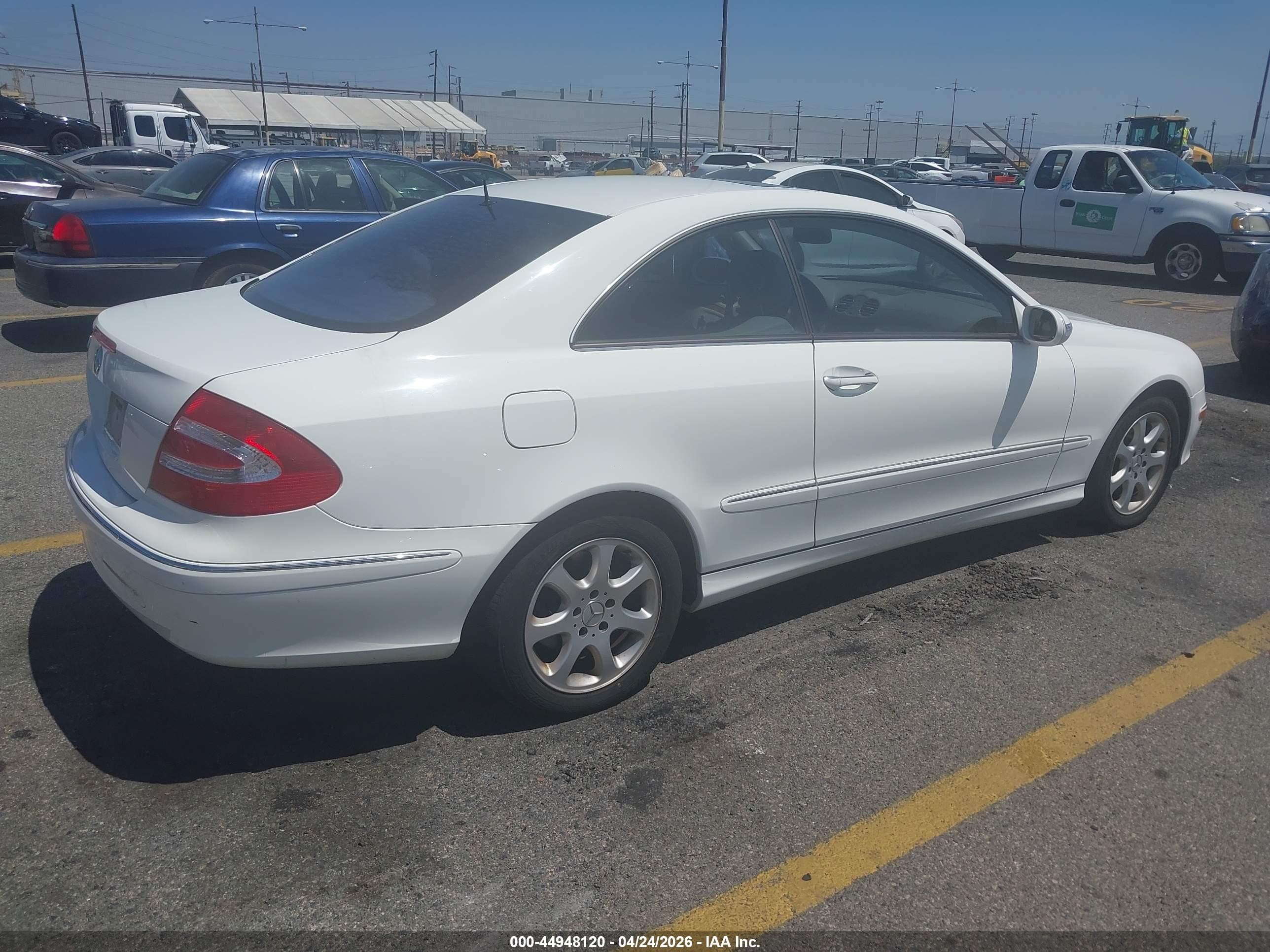2004 Mercedes-benz Clk 320 Белый vin: WDBTJ65J94F095206