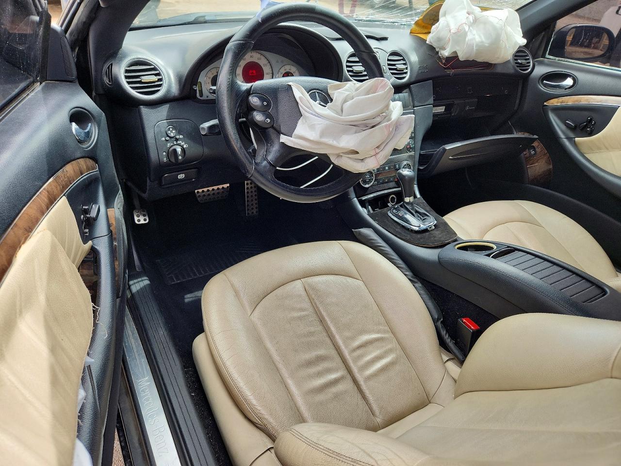 2007 Mercedes-benz Clk 550 Black vin: WDBTJ72H37F217800