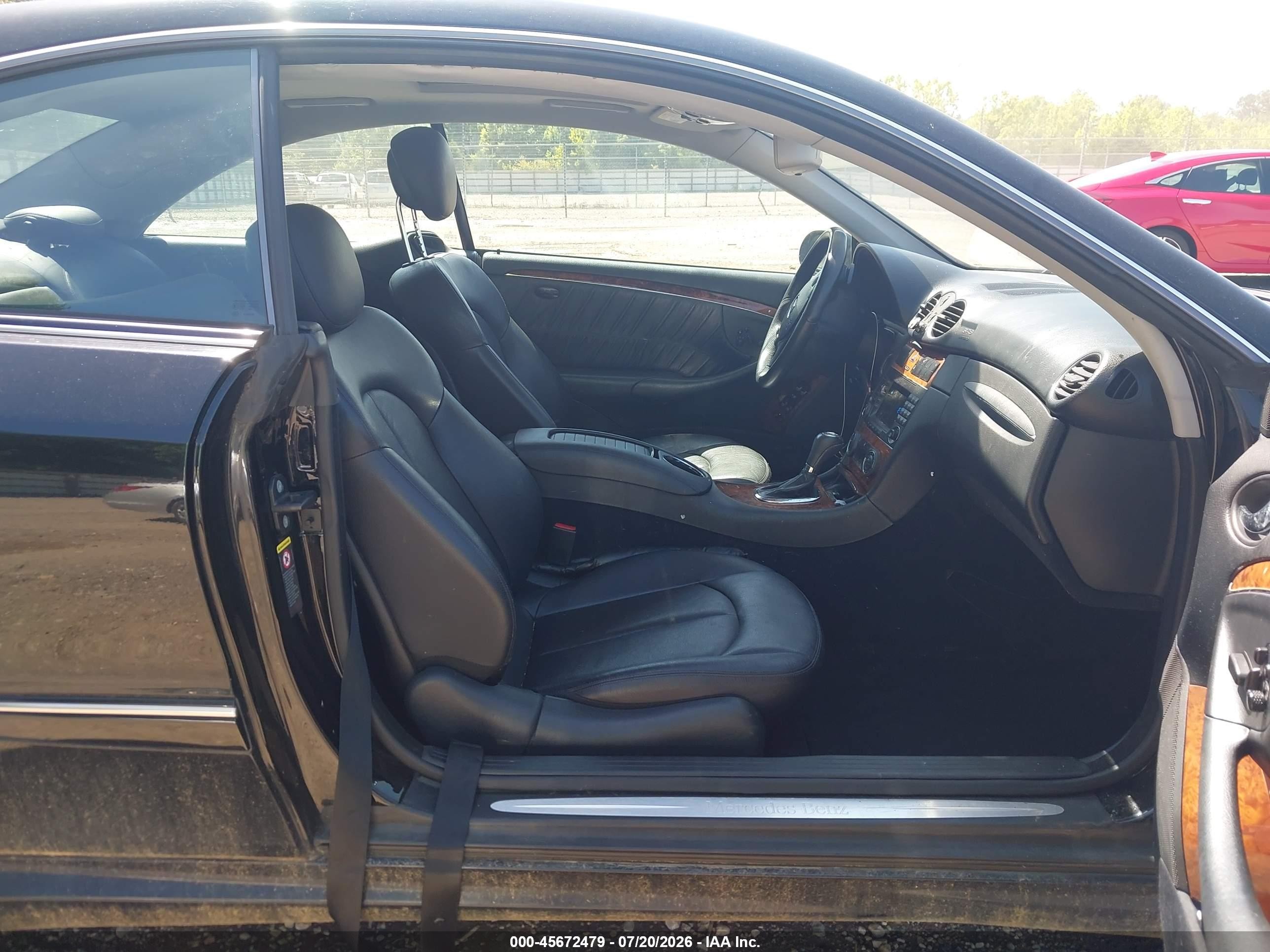 2008 Mercedes-benz Clk 550   Черный vin: WDBTJ72H88F252530
