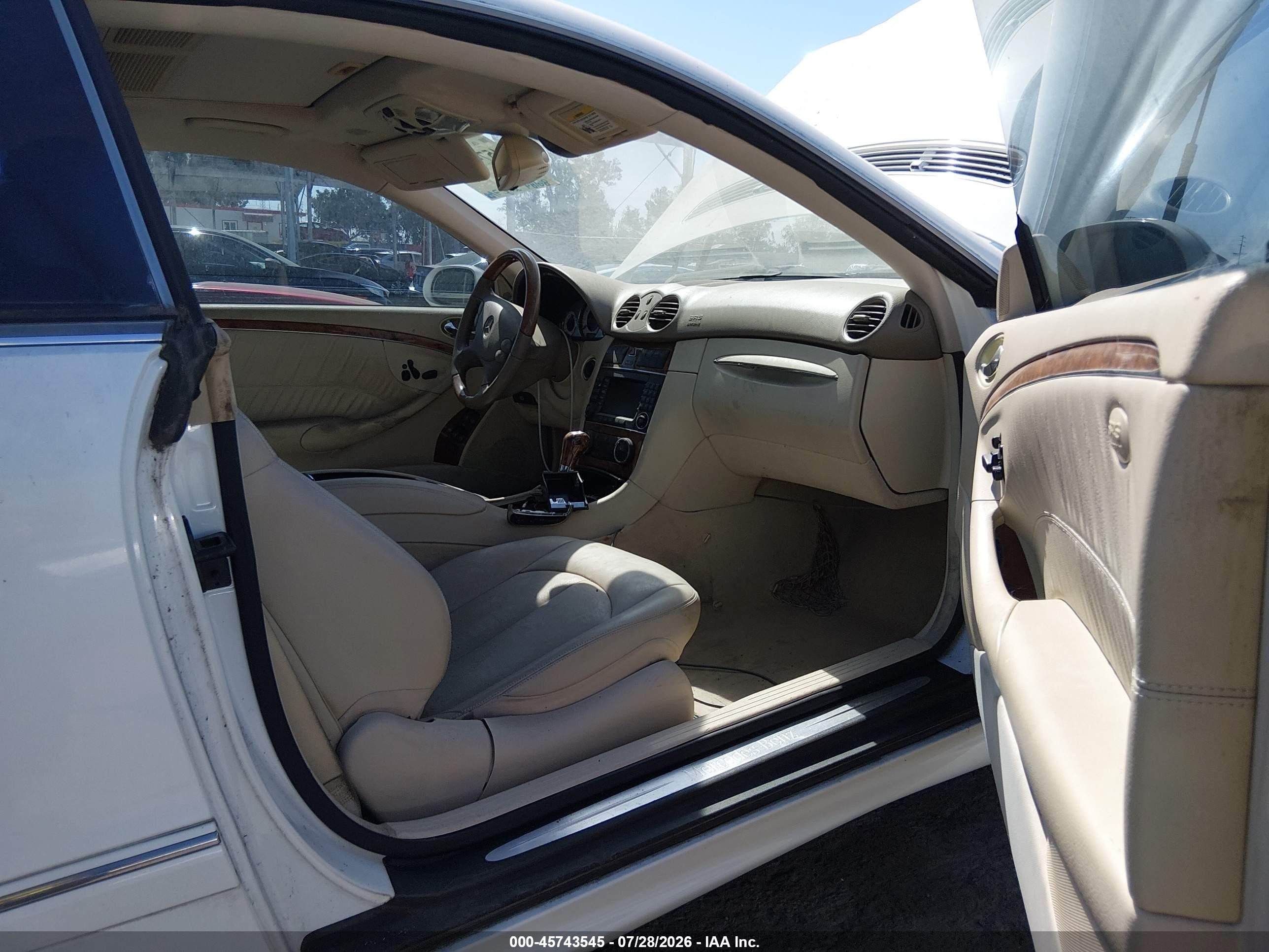 2006 Mercedes-benz Clk 500   White vin: WDBTJ75H86F179183