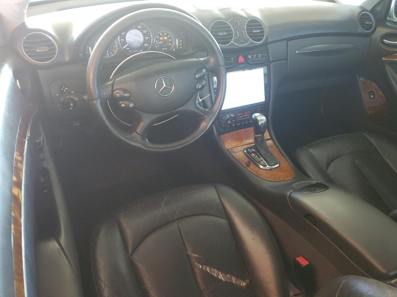 2003 Mercedes-benz Clk 500 White vin: WDBTJ75J43F012592