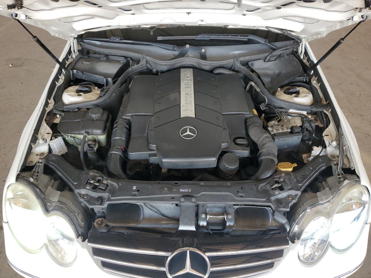 2003 Mercedes-benz Clk 500 White vin: WDBTJ75J43F012592