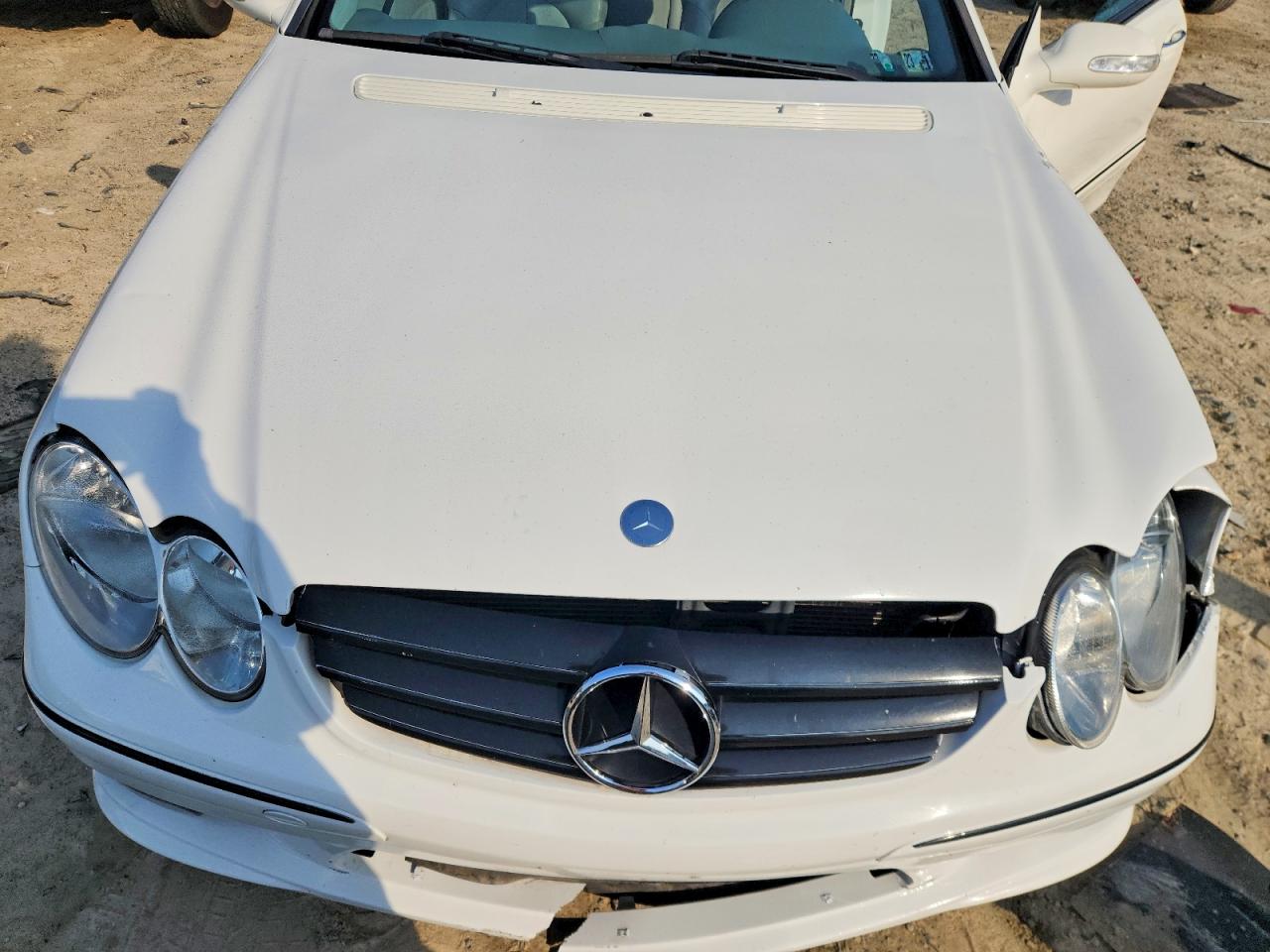 2004 Mercedes-benz Clk 500 White vin: WDBTJ75J64F079552