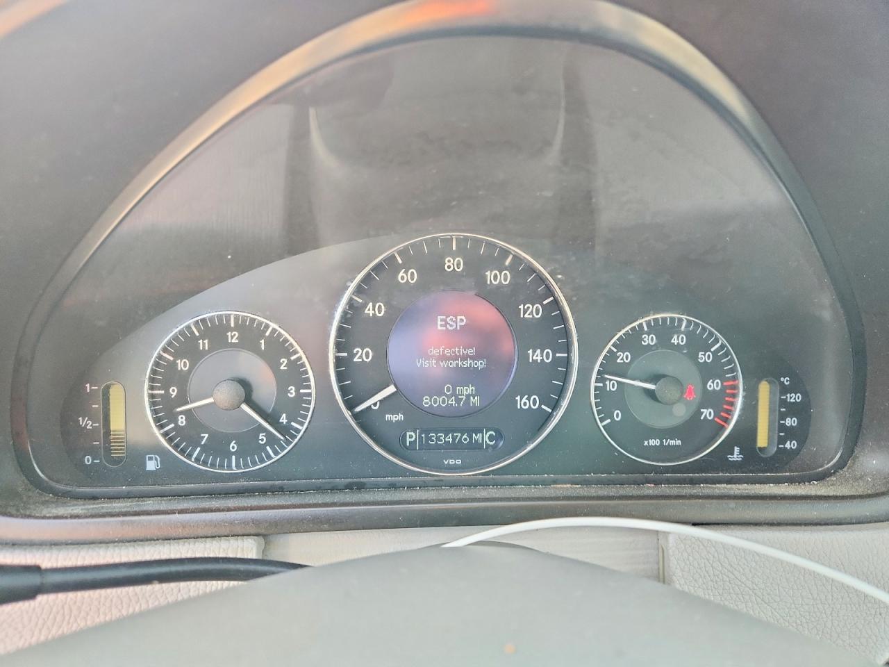 2004 Mercedes-benz Clk 500 White vin: WDBTJ75J64F079552